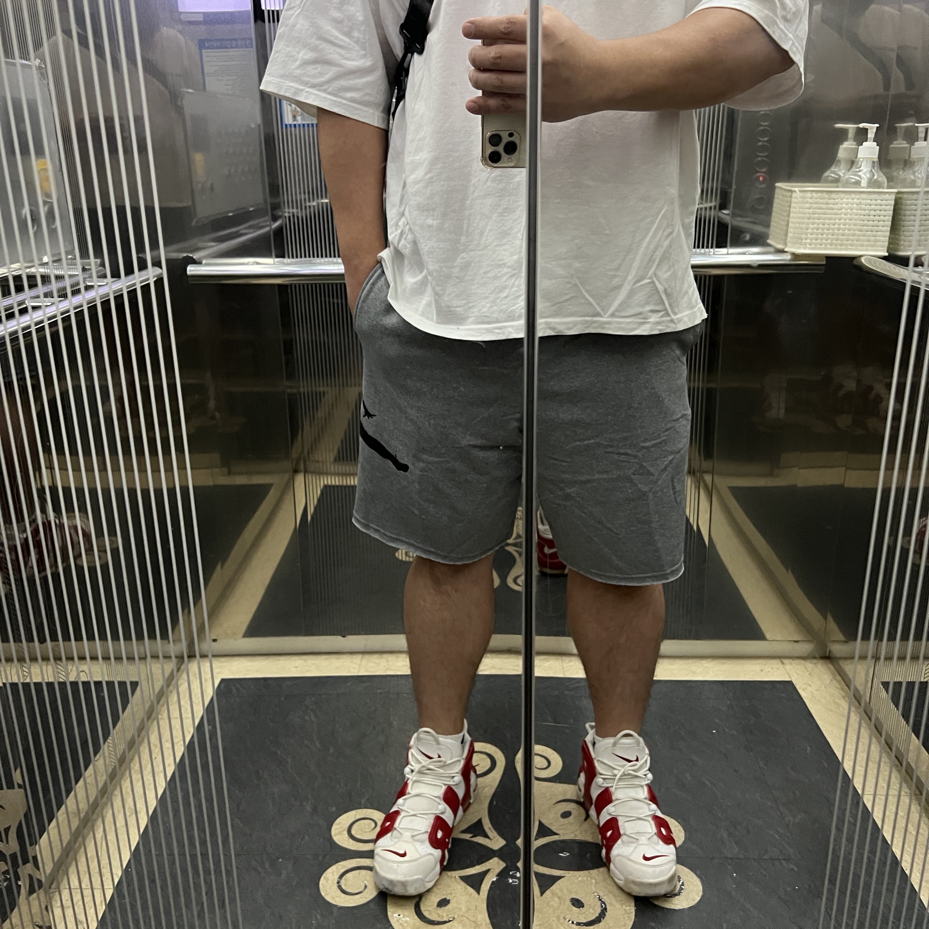 Nike Air More Uptempo Varsity Red 착용 스타일