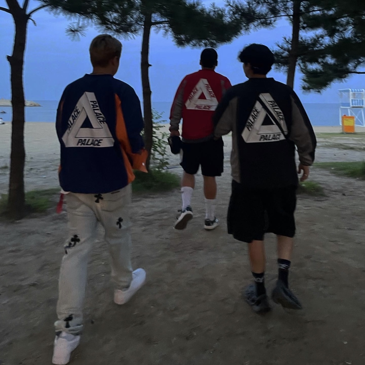 Palace Shell Pullover Jacket Black - 22SS, Palace Shell Pullover Jacket Red - 22SS 착용 스타일 - 3