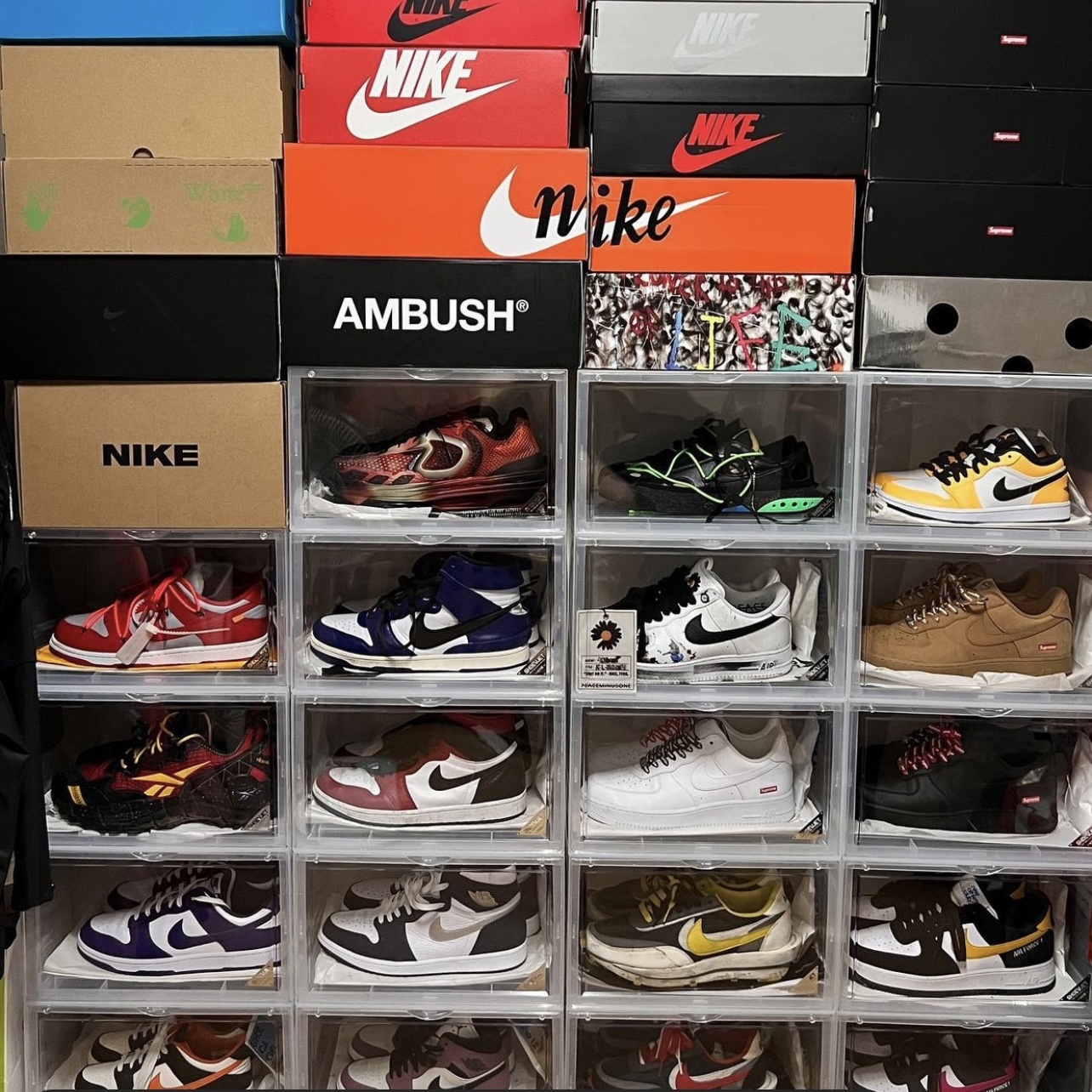 Jordan 1 x Travis Scott x Fragment Retro Low OG SP Military Blue, Adidas Yeezy Foam RNNR MX Sand Grey 착용 스타일
