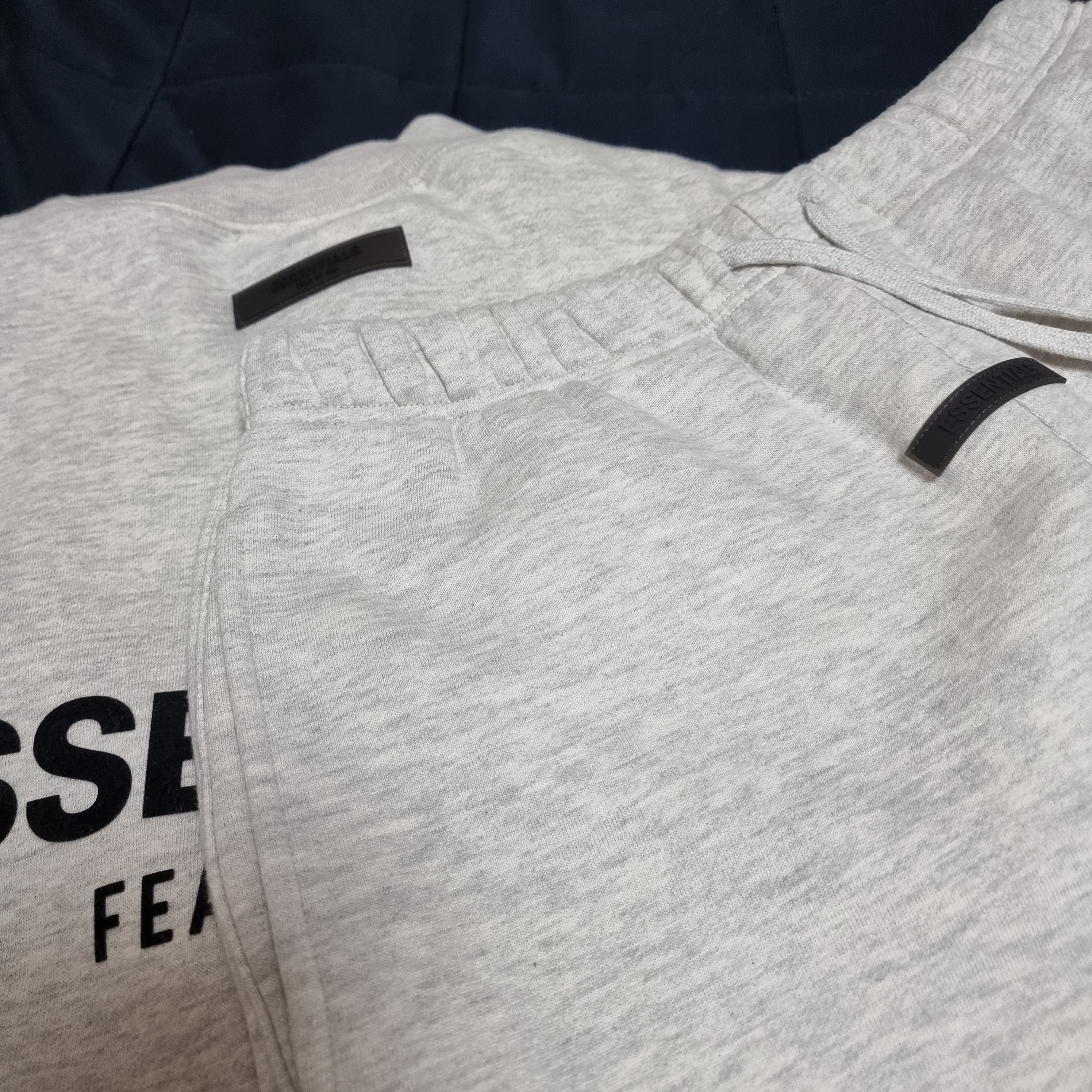 Essentials The Core Collection Crewneck Sweatshirt Light Oatmeal, Essentials The Core Collection Sweatshorts Oatmeal 착용 스타일 - 2