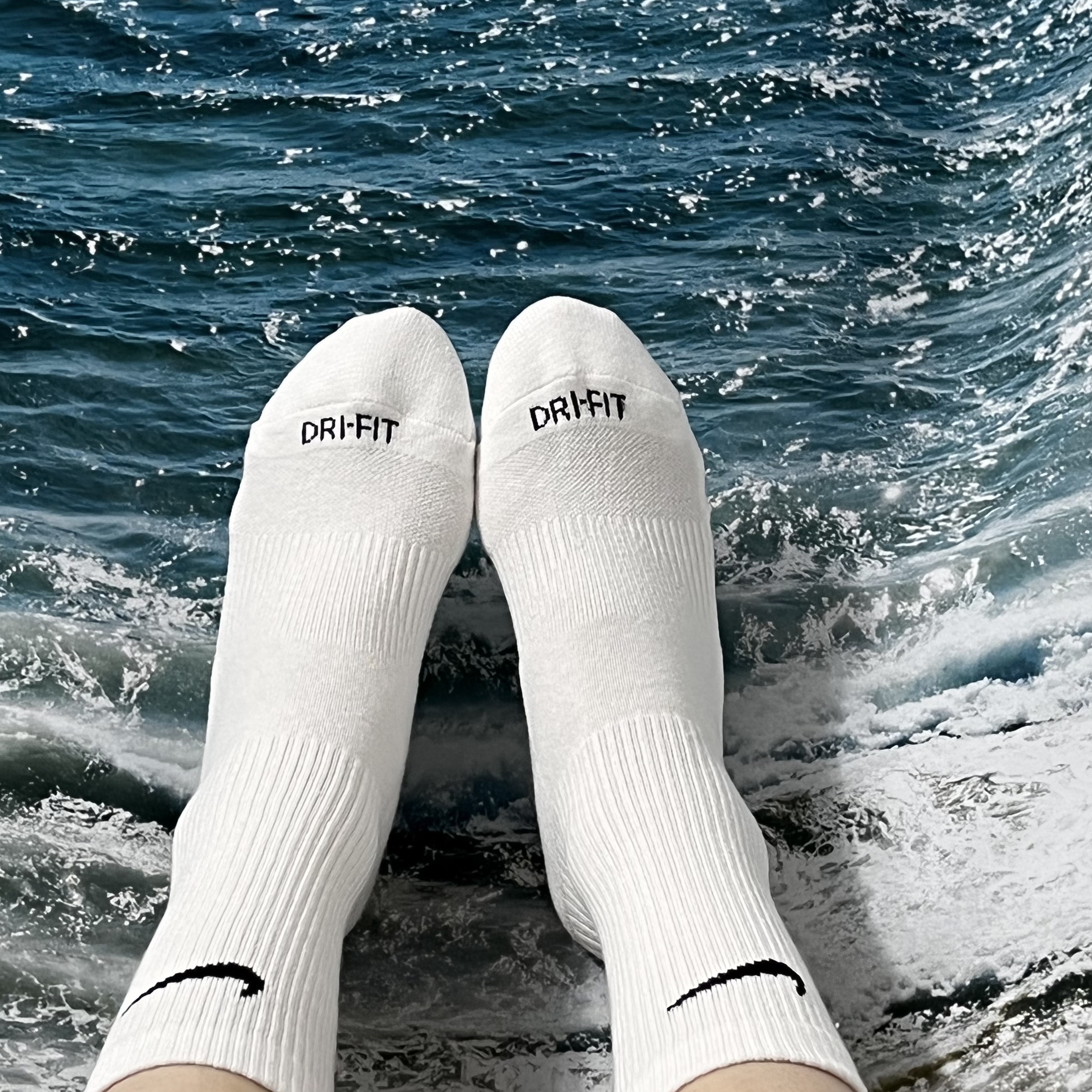 Nike x Stussy NRG Crew Socks White Black 착용 스타일 - 2