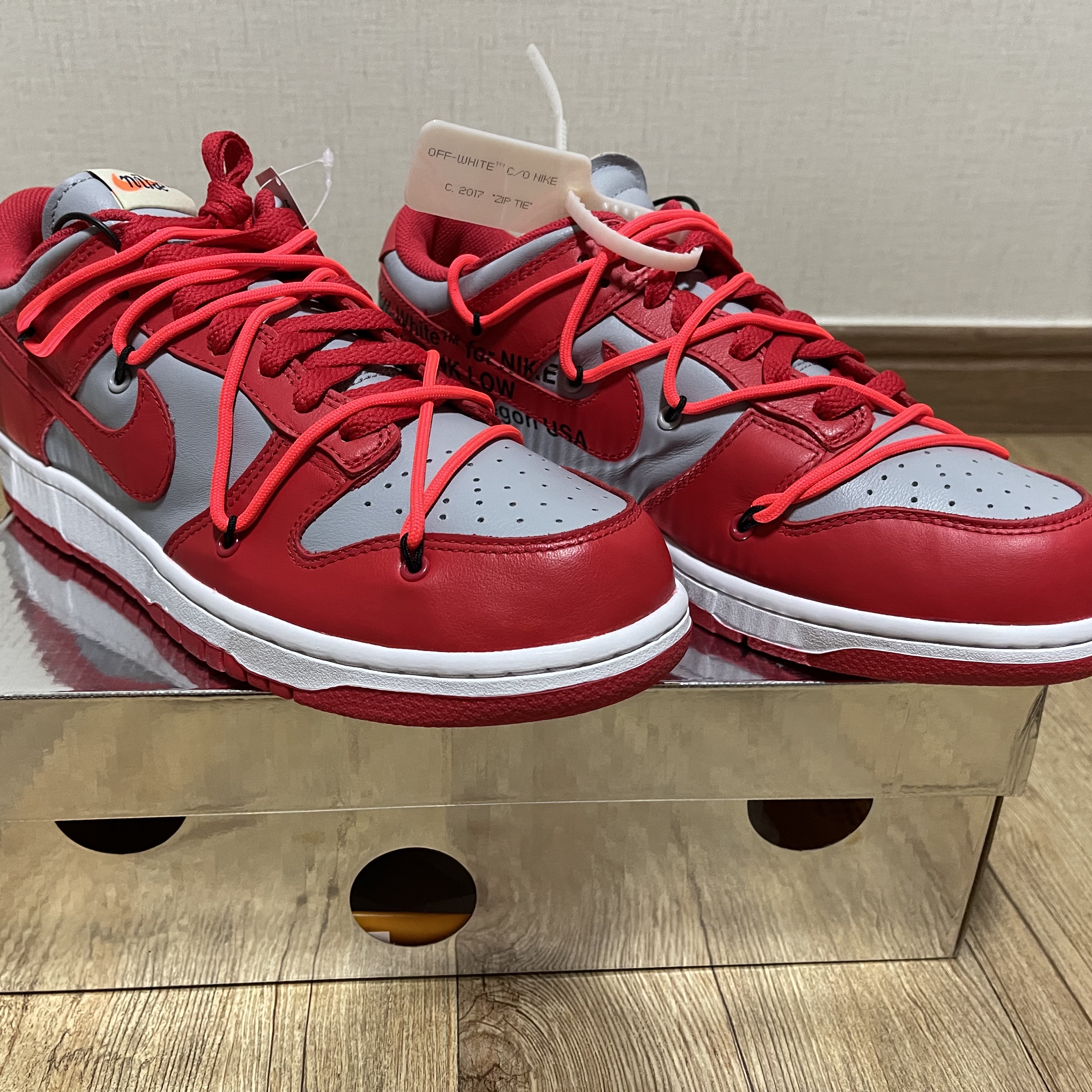 Nike x Off-White Dunk Low University Red 착용 스타일