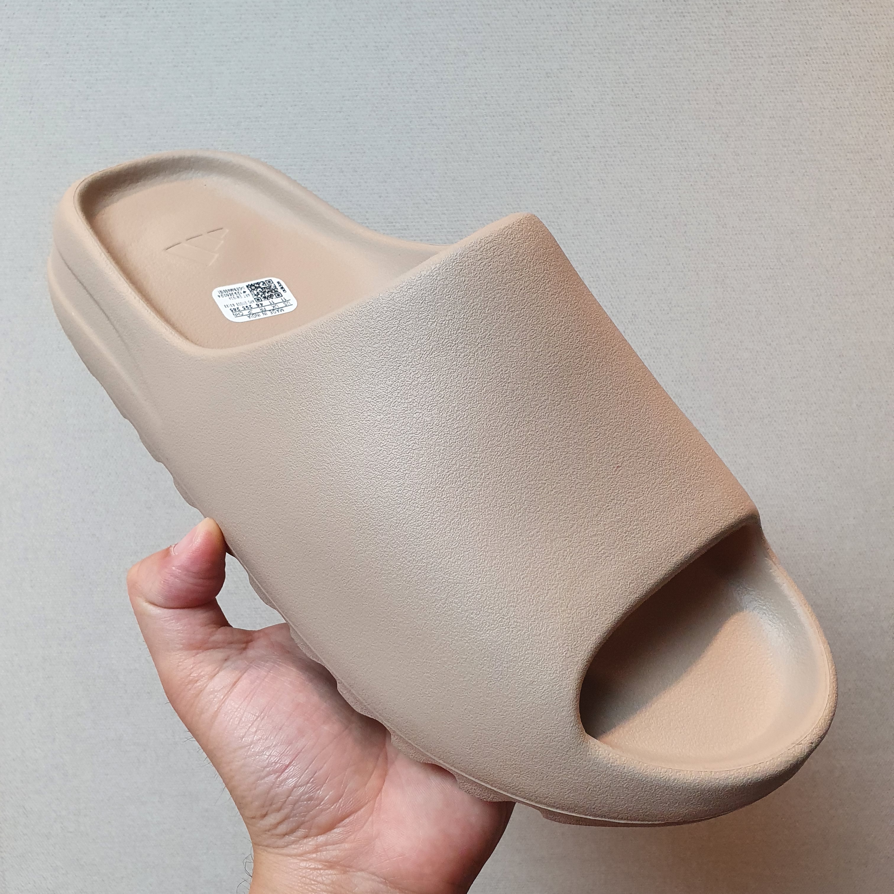 Adidas Yeezy Slide Pure - Re-Release Ver. 착용 스타일 - 1
