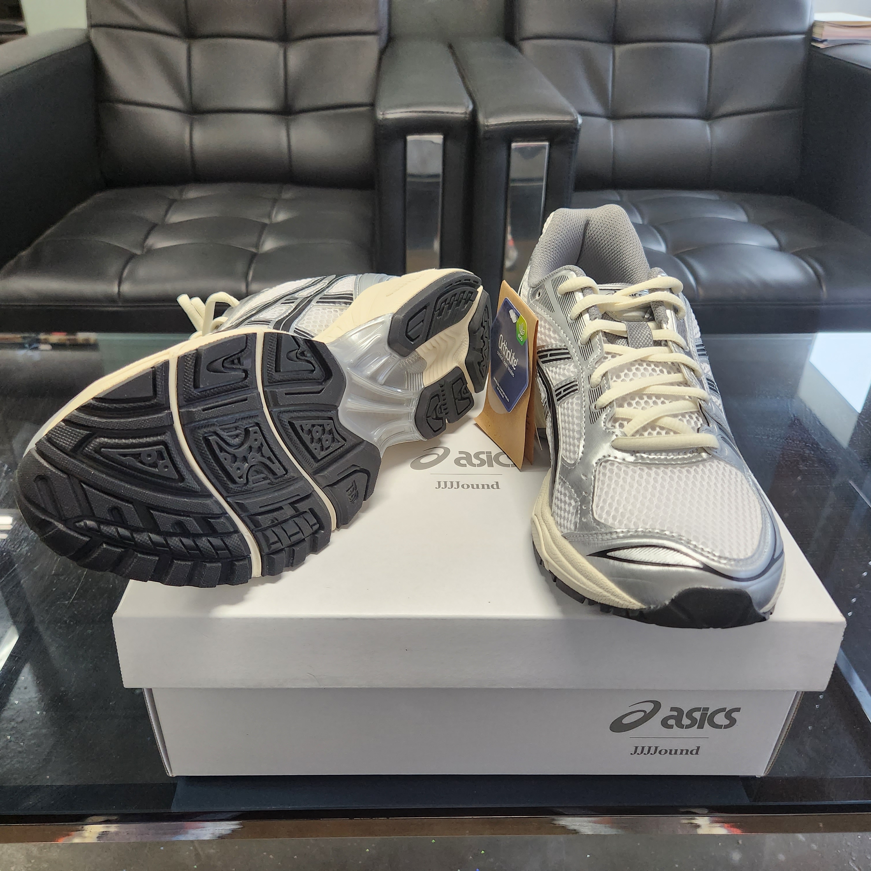Asics x JJJJound Gel-Kayano 14 Silver Black 착용 스타일 - 5