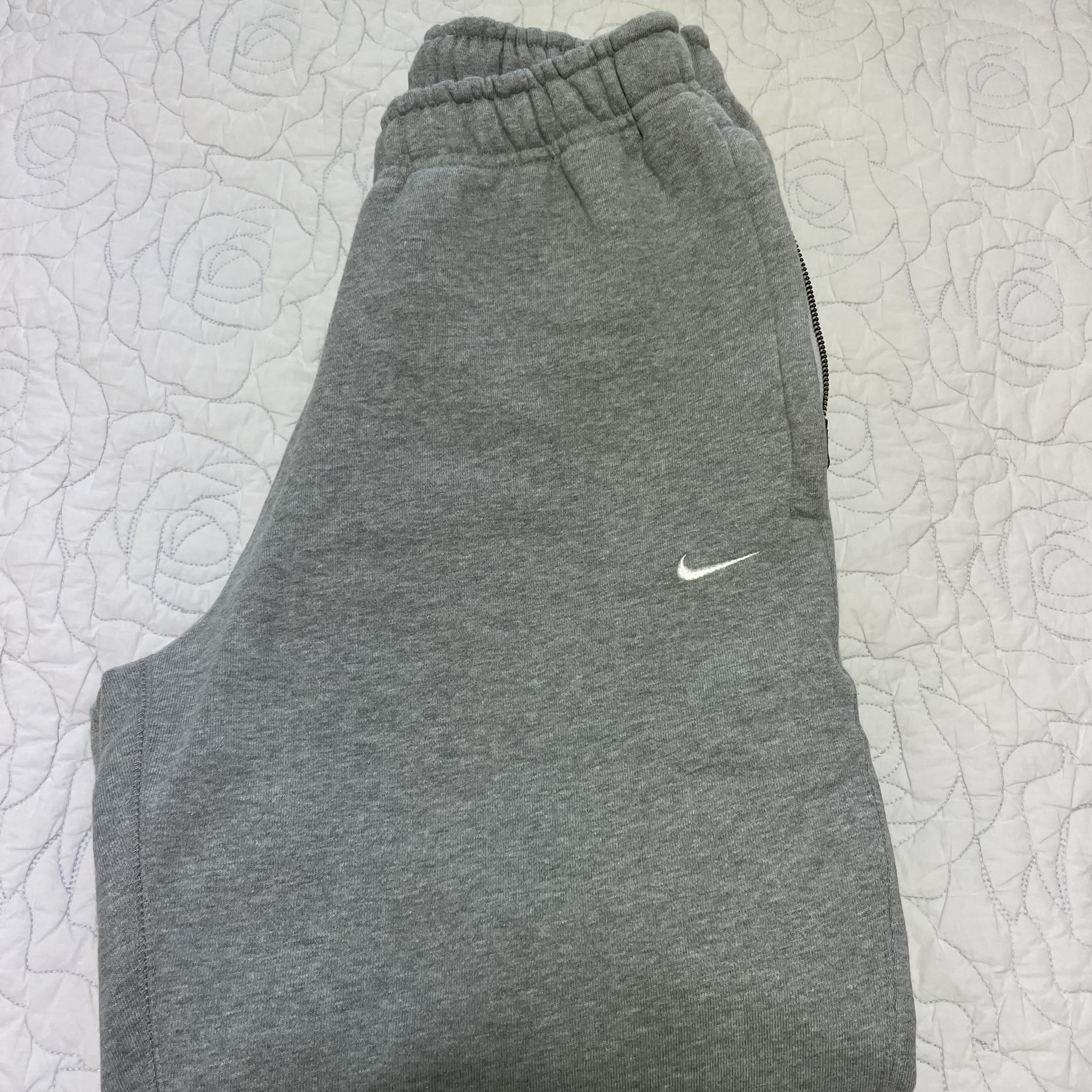 Nike NRG Solo Swoosh Fleece Pants Dark Grey Heather - US/EU 착용 스타일