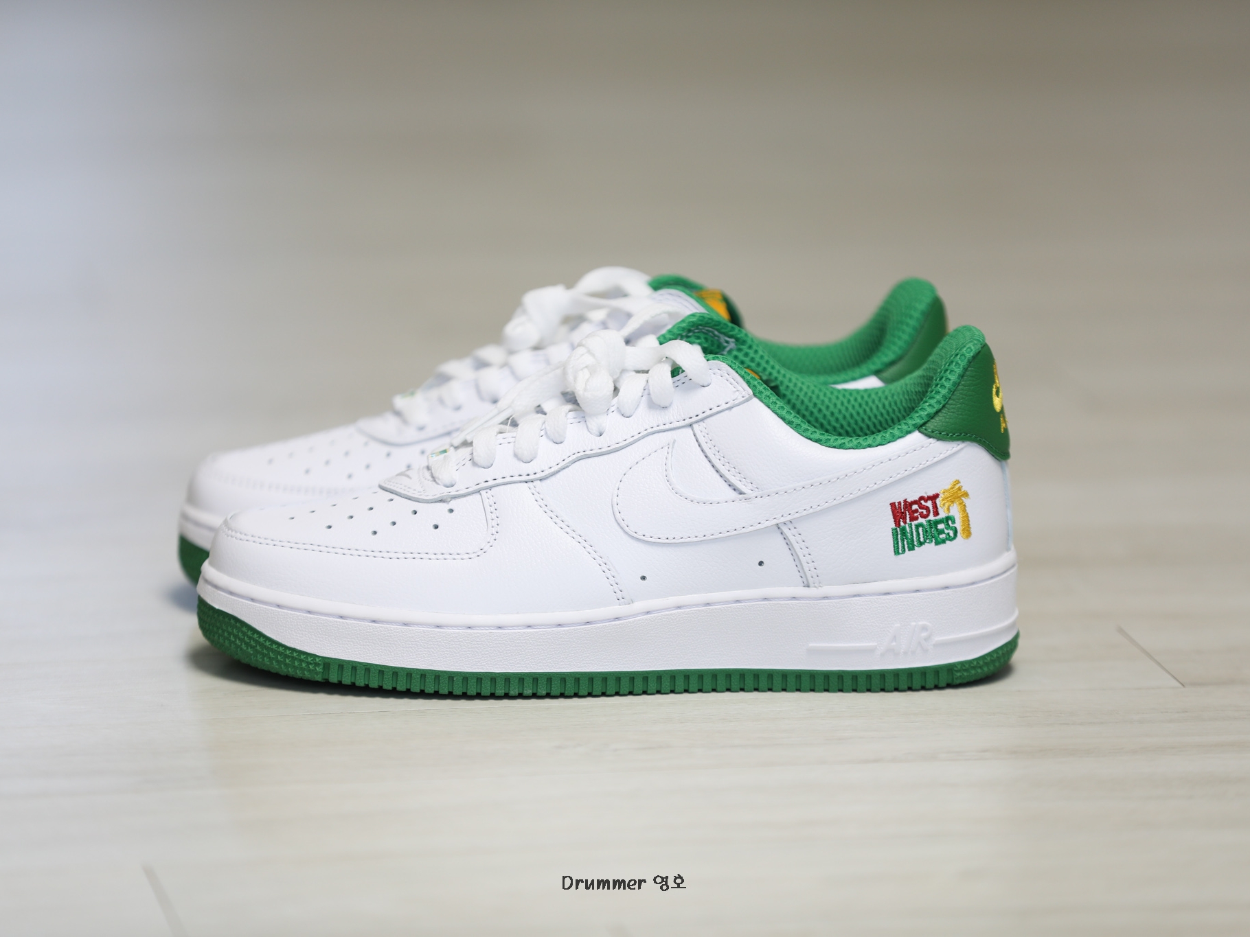 Nike Air Force 1 Low Retro QS West Indies Classic Green 착용 스타일