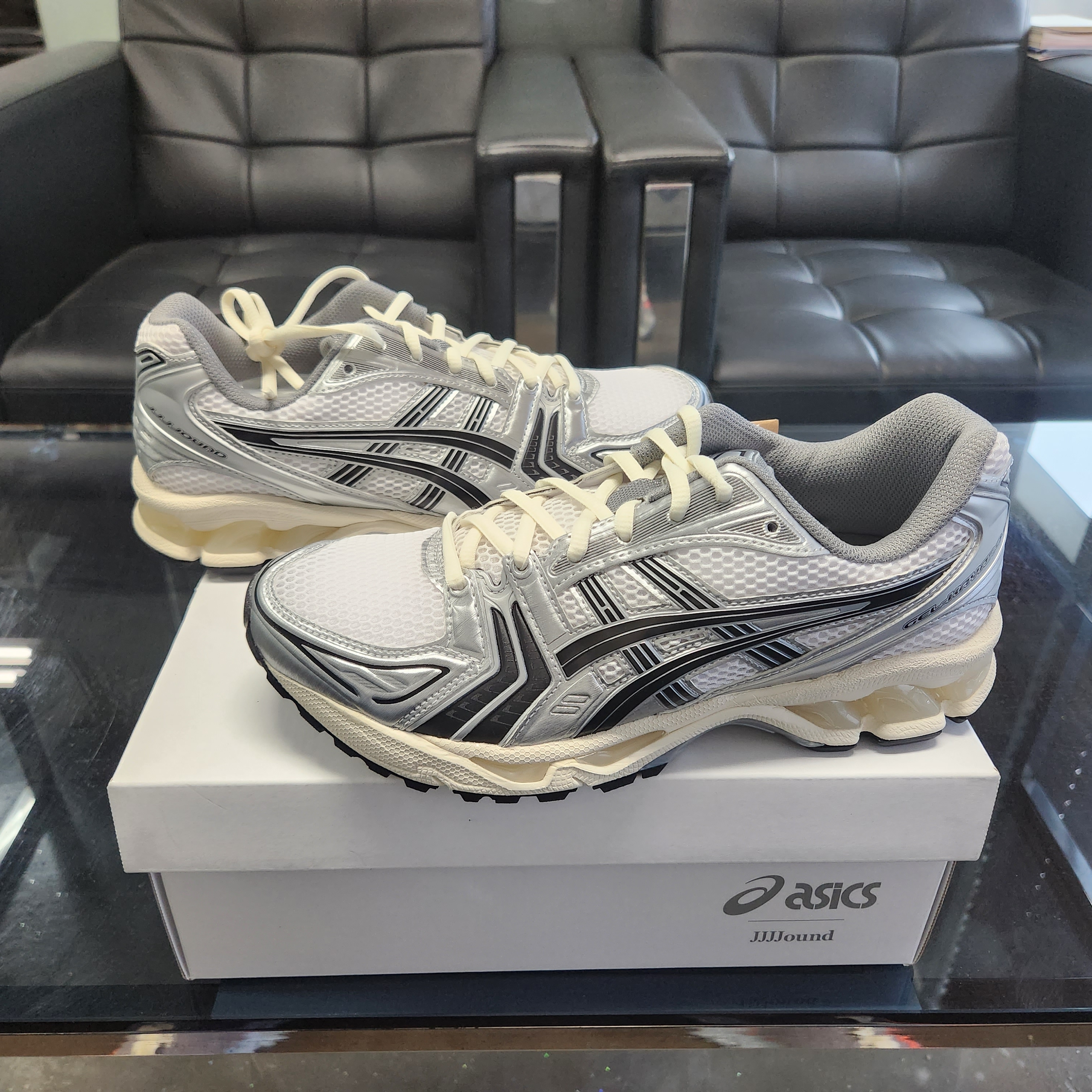Asics x JJJJound Gel-Kayano 14 Silver Black 착용 스타일 - 2