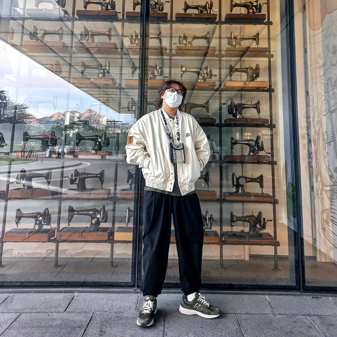 Off-White x Amore Pacific Protection Box (Without Cosmetics), New Balance 2002R Grape Leaf 착용 스타일 - 1