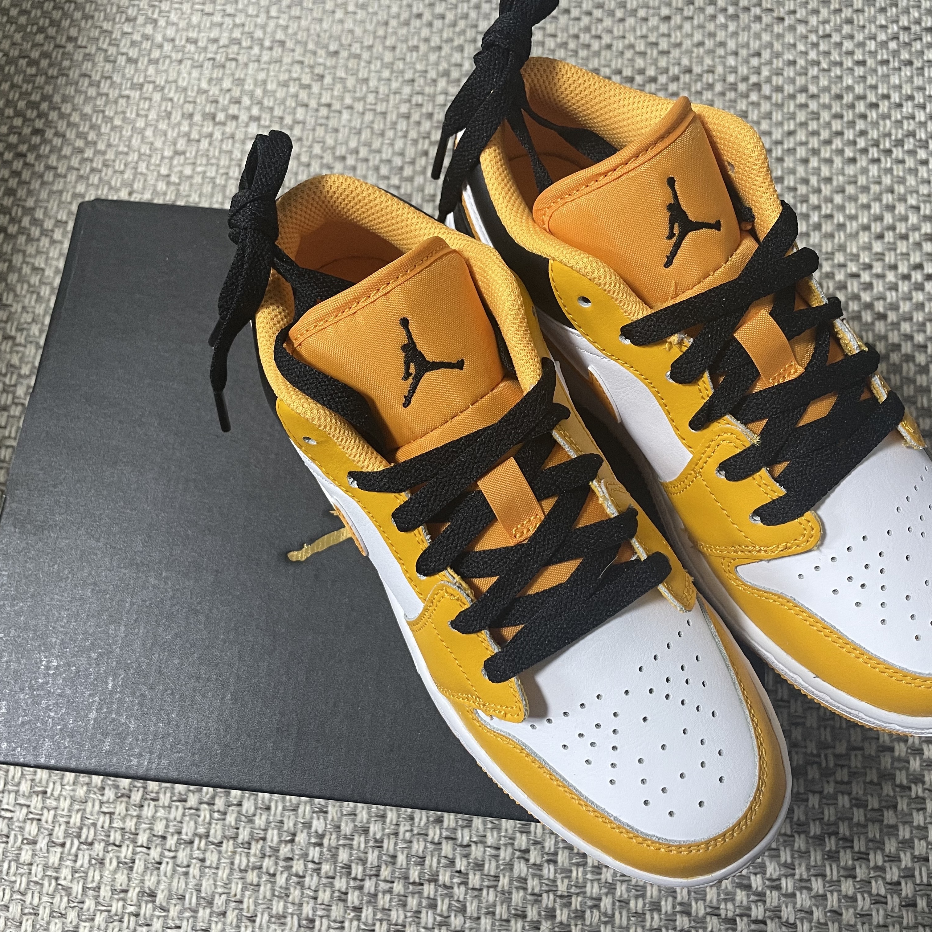 (GS) Jordan 1 Low Taxi 착용 스타일 - 2