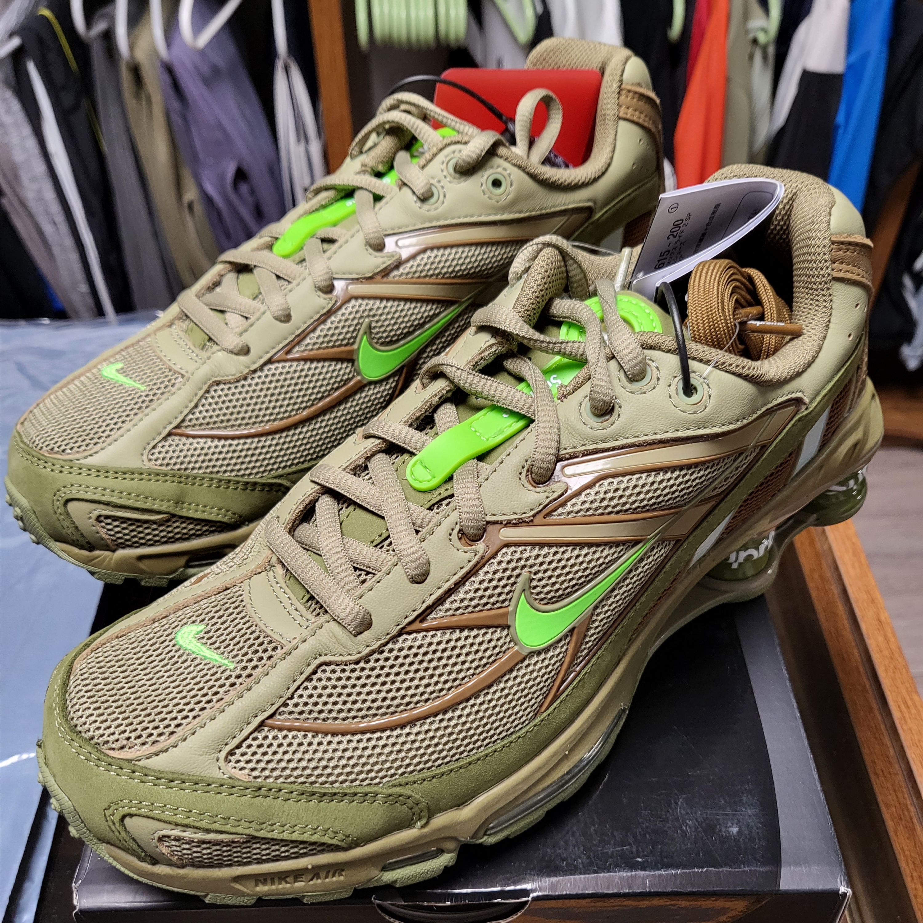 Nike x Supreme Shox Ride 2 SP Neutral Olive 착용 스타일 - 1