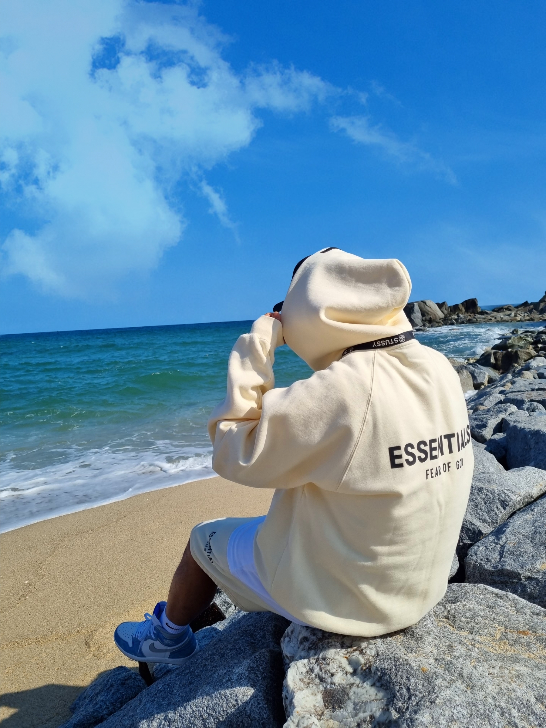 Essentials Pull-Over Hoodie Cream - 21SS, Essentials Sweatshorts Cream - 21SS 착용 스타일