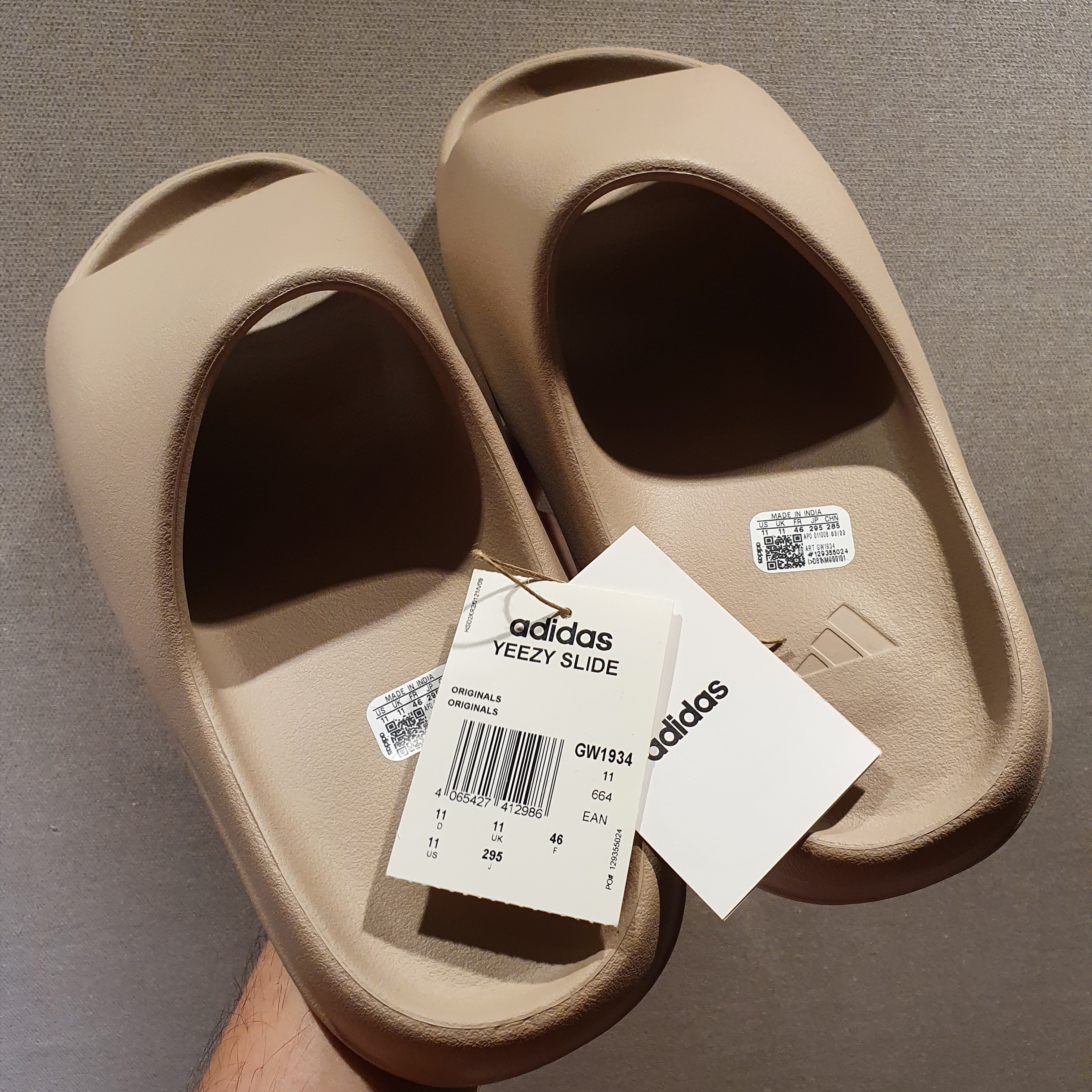 Adidas Yeezy Slide Pure - Re-Release Ver. 착용 스타일 - 5