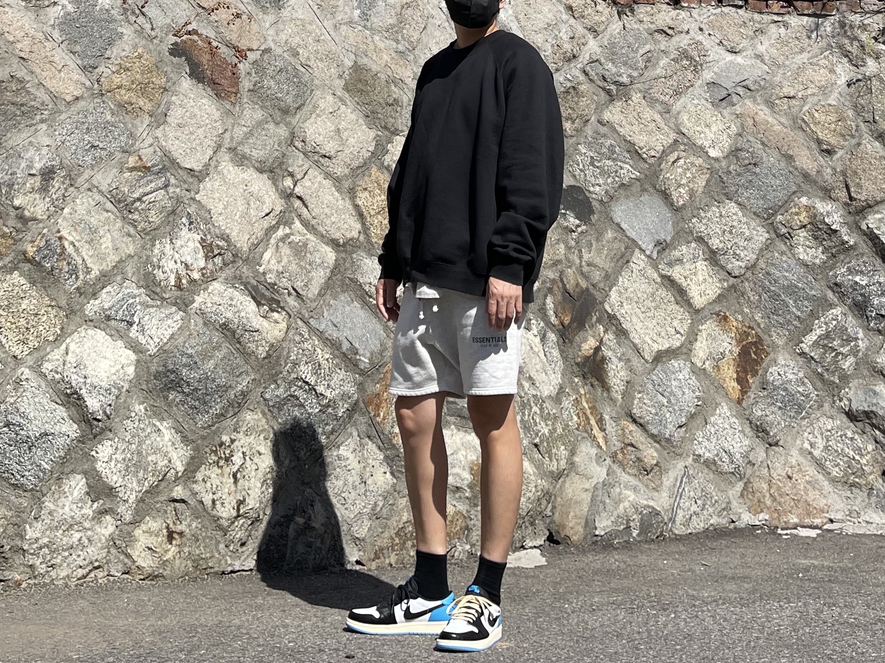 Essentials Pull-Over Crewneck Sweatshirt Black - 21SS, Essentials Sweatshorts Oatmeal - 21SS 착용 스타일 - 4