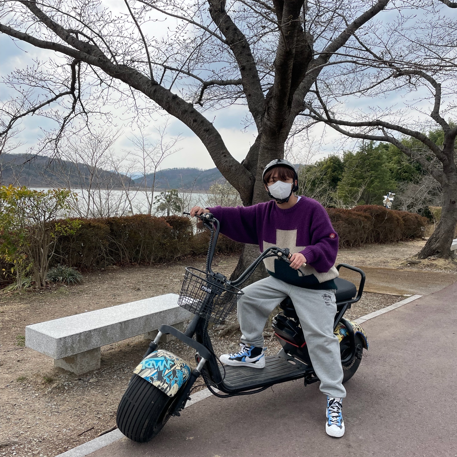 Nike x Sacai Blazer Mid White Black Legend Blue, Nike x Stussy NRG ZR Fleece Pants Heather Grey - US/EU 착용 스타일