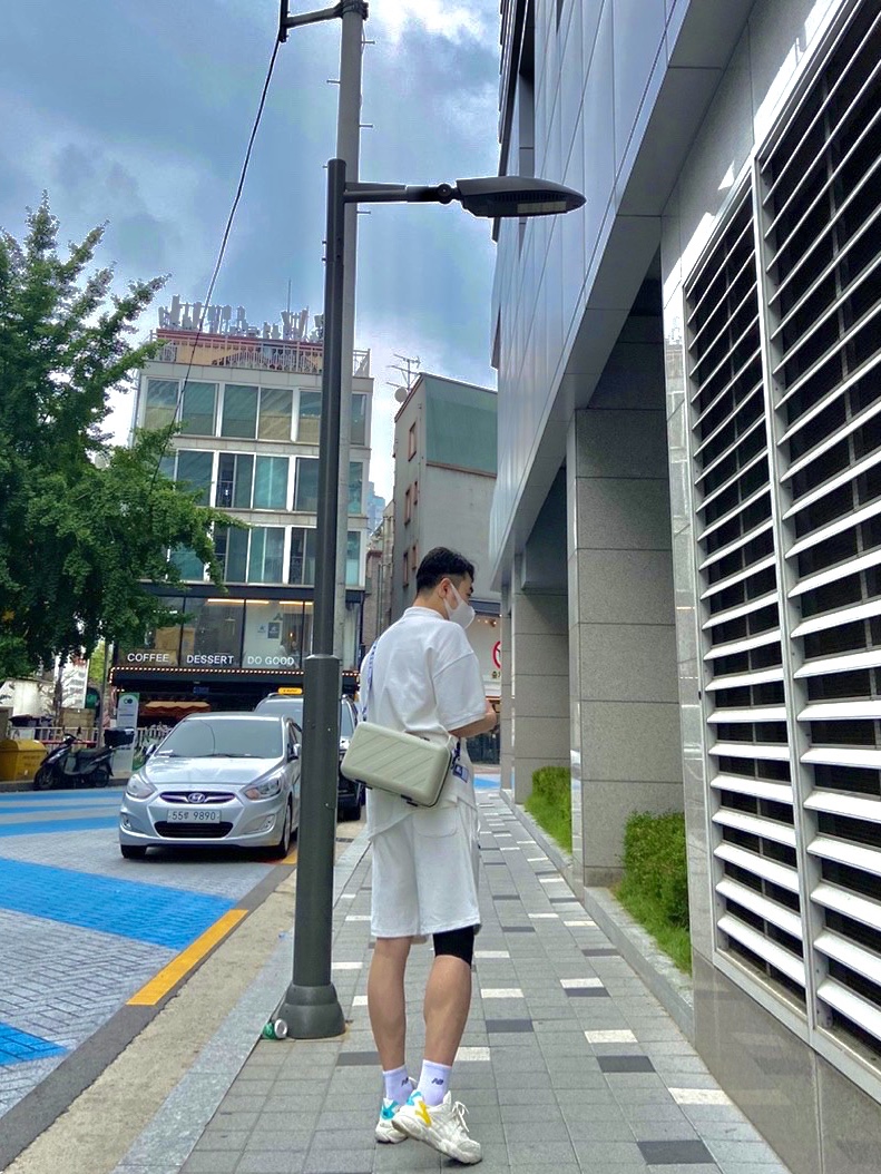 Off-White x Amore Pacific Protection Box (Without Cosmetics) 착용 스타일