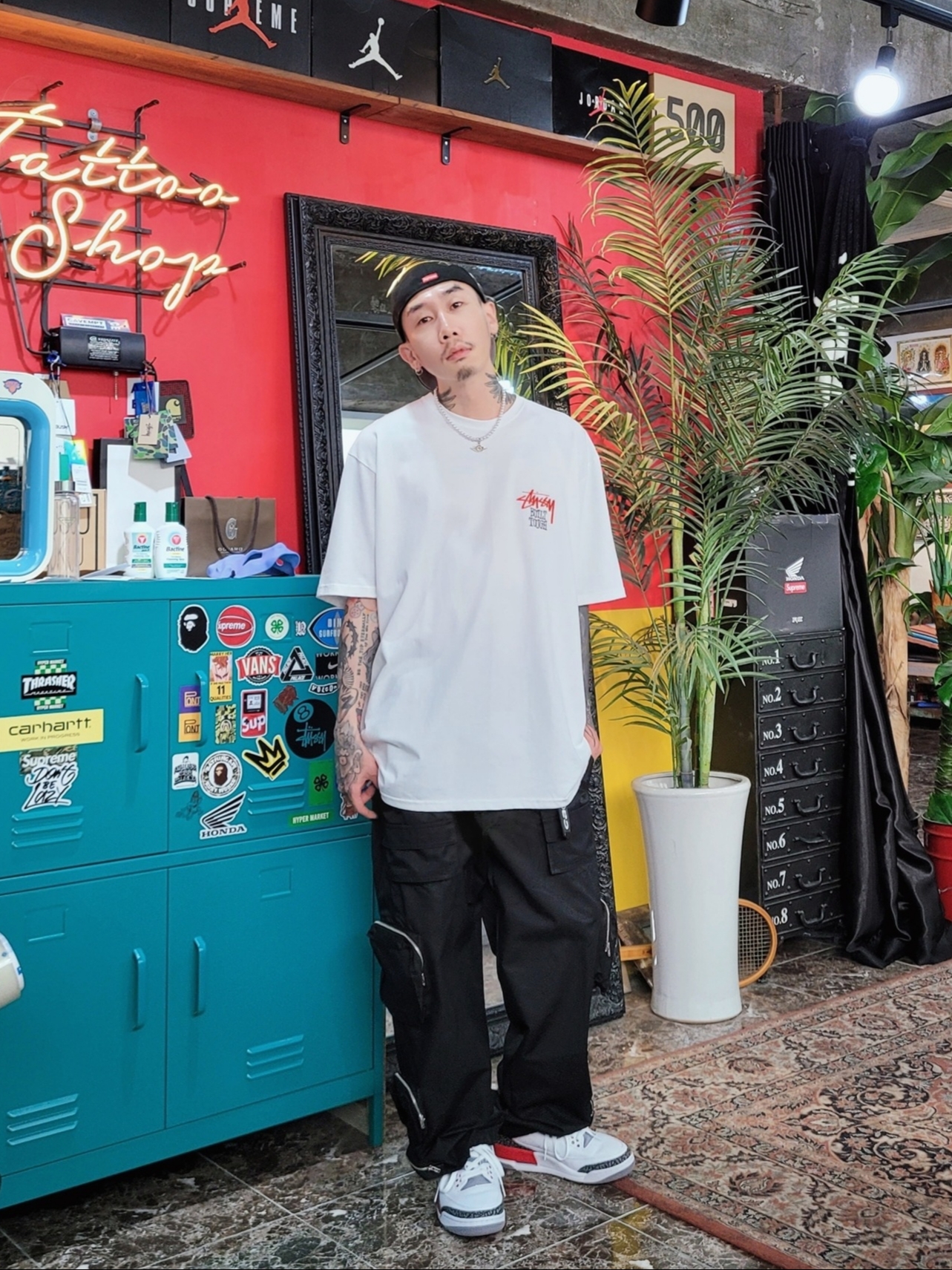 Stussy Built Tough T-Shirt White, Supreme Skull New Era Black - 21SS 착용 스타일 - 2