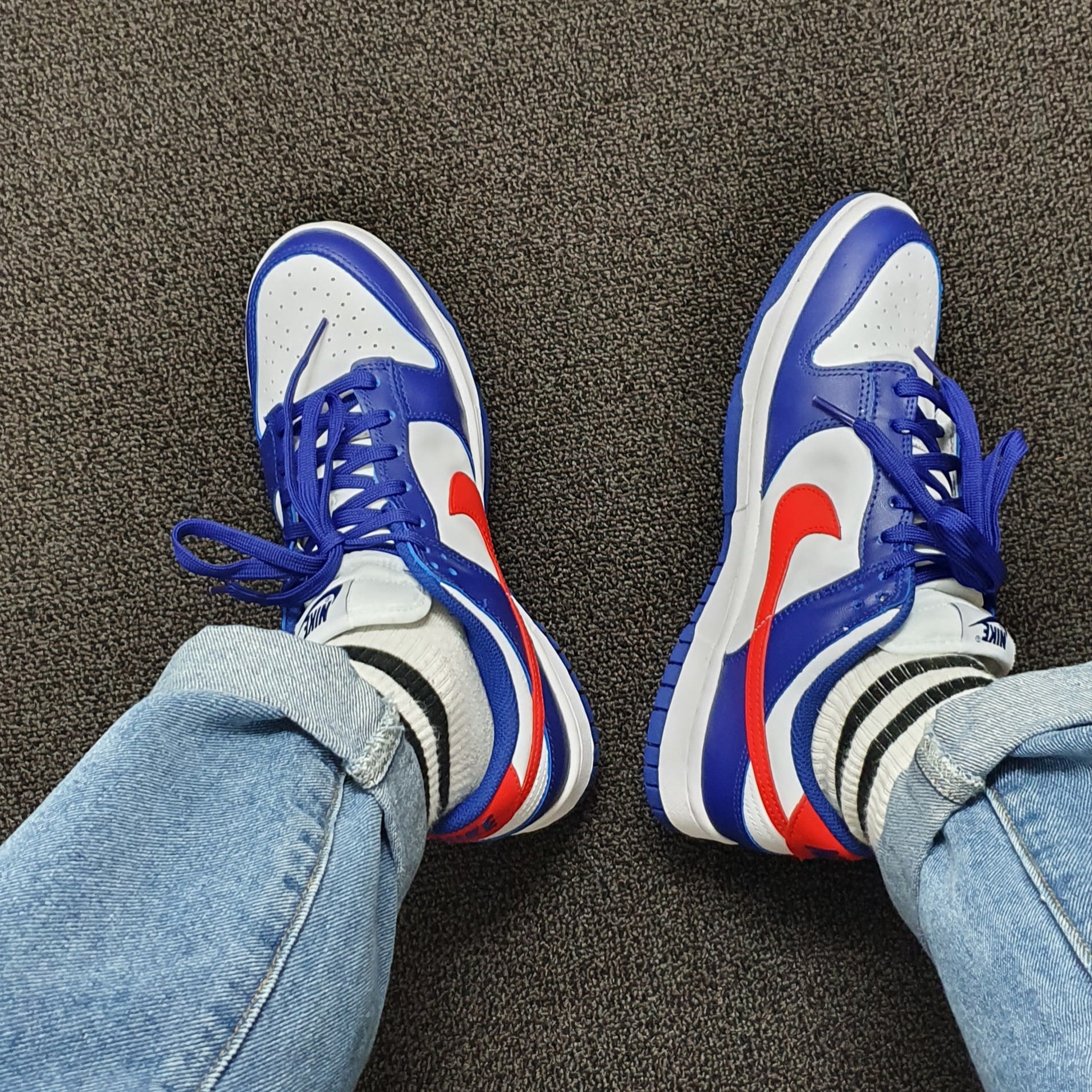 (W) Nike Dunk Low White and University Red ์ฐฉ์ฉ ์คํ์ผ - 2