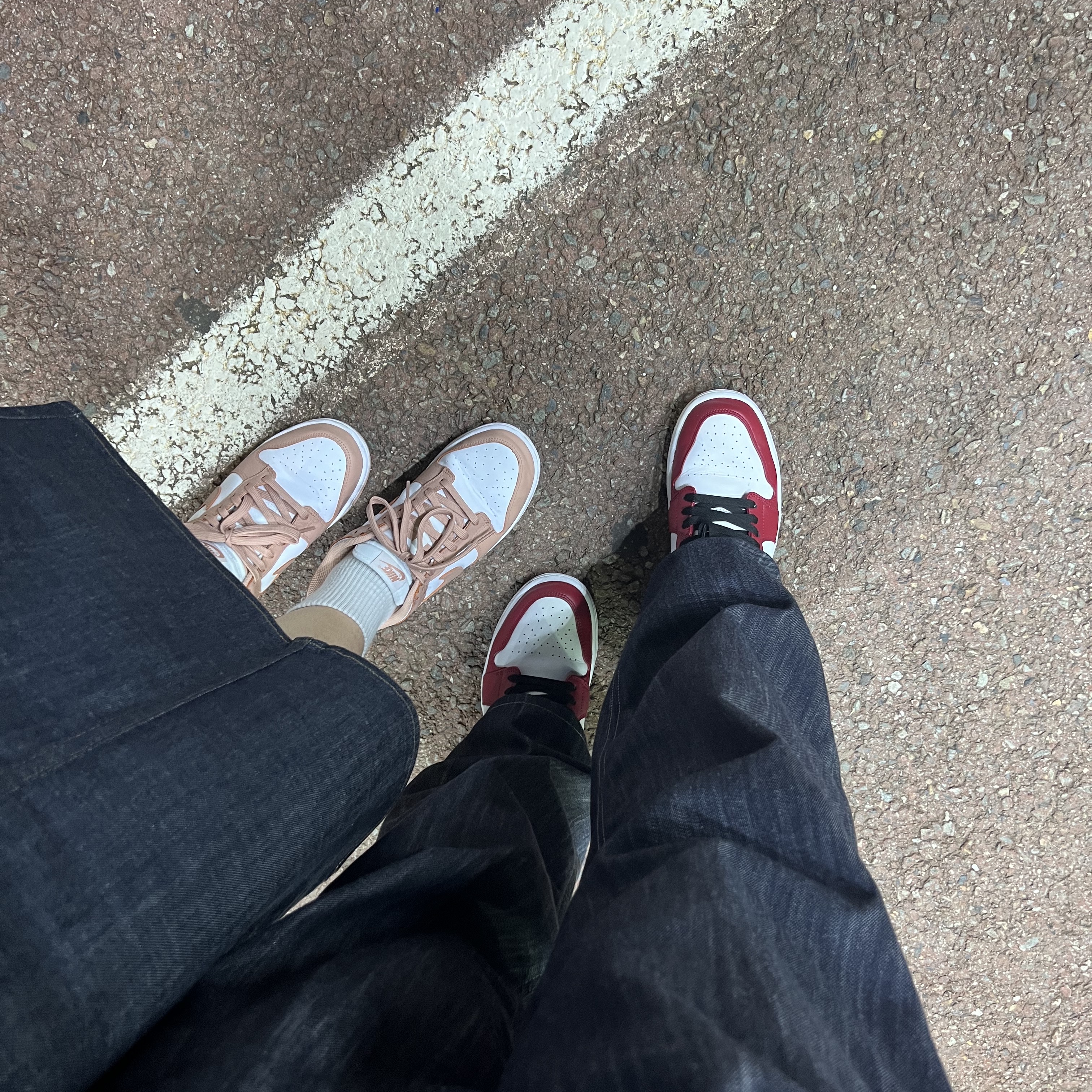 (W) Nike Dunk Low Rose Whisper, Jordan 1 Low Cardinal Red 착용 스타일