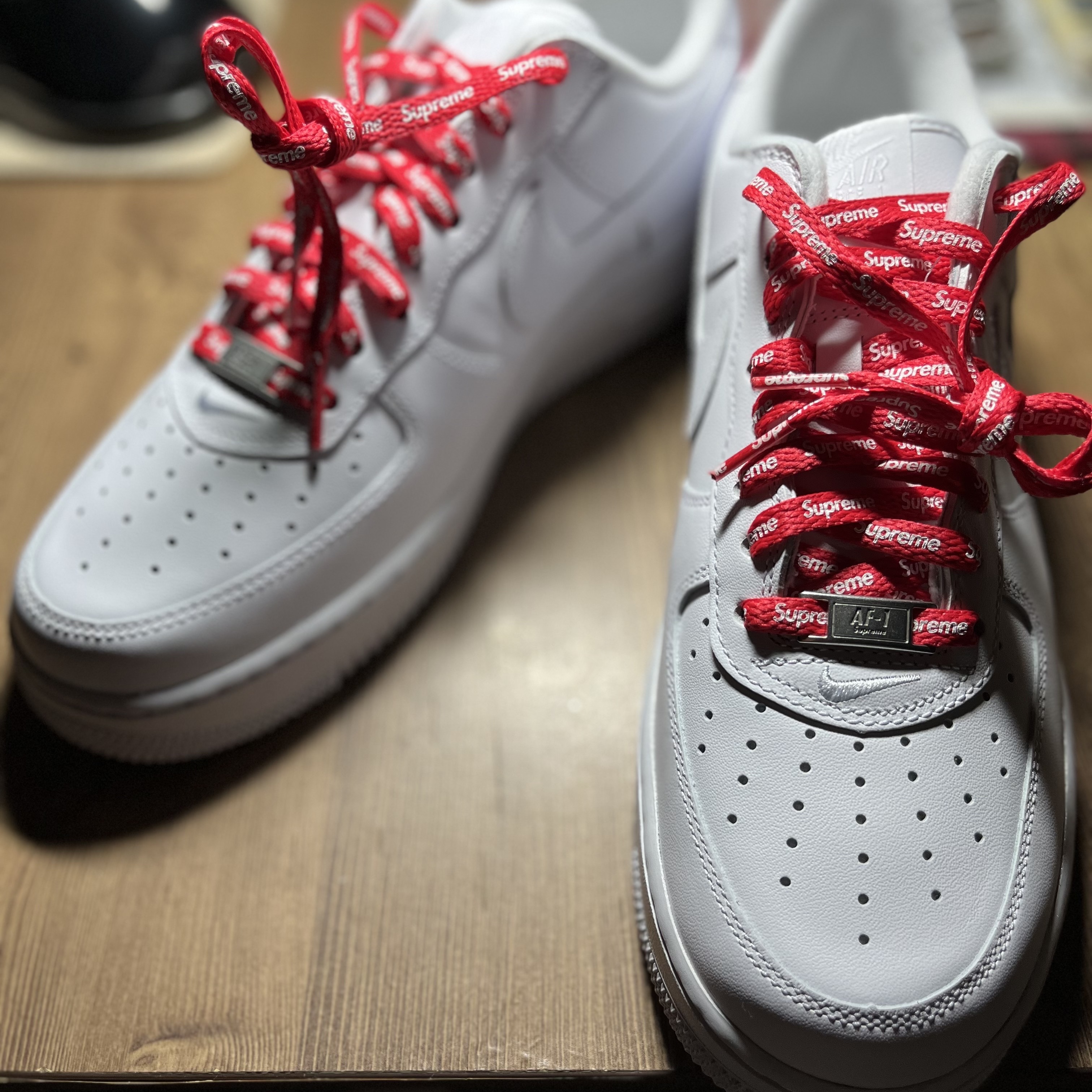 Nike x Supreme Air Force 1 Low White 착용 스타일 - 2