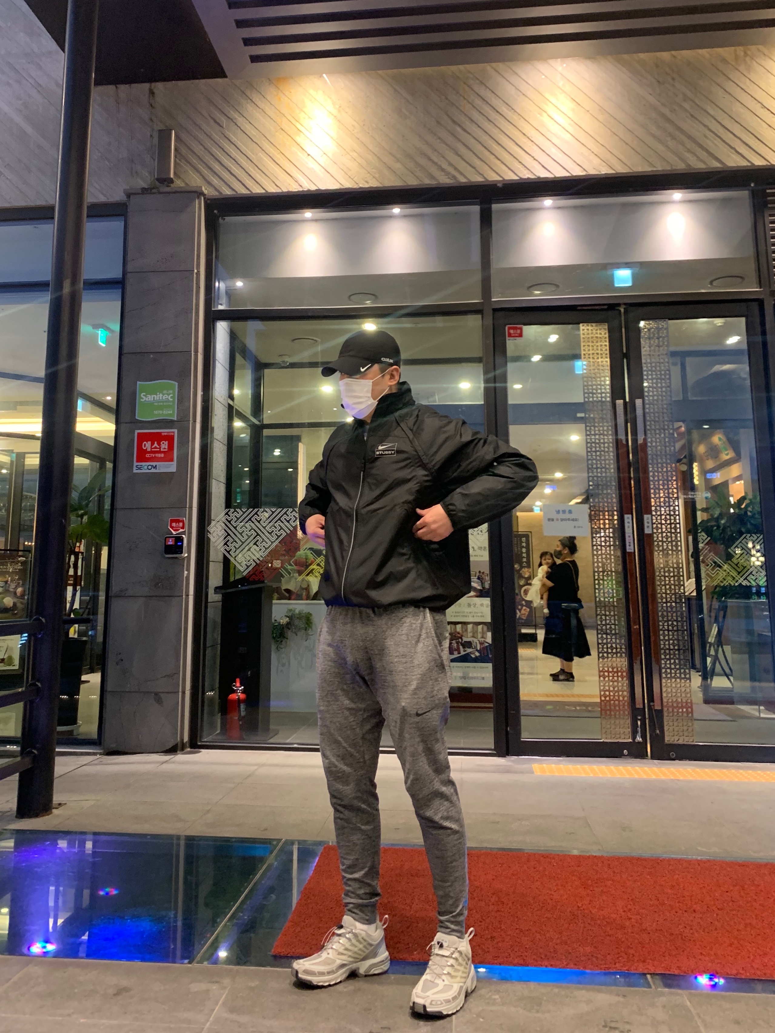 Nike x Stussy NRG FL Storm-Fit Jacket Black (DO5304-010), Salomon ACS Pro ADV Metal Frost Grey 착용 스타일 - 4