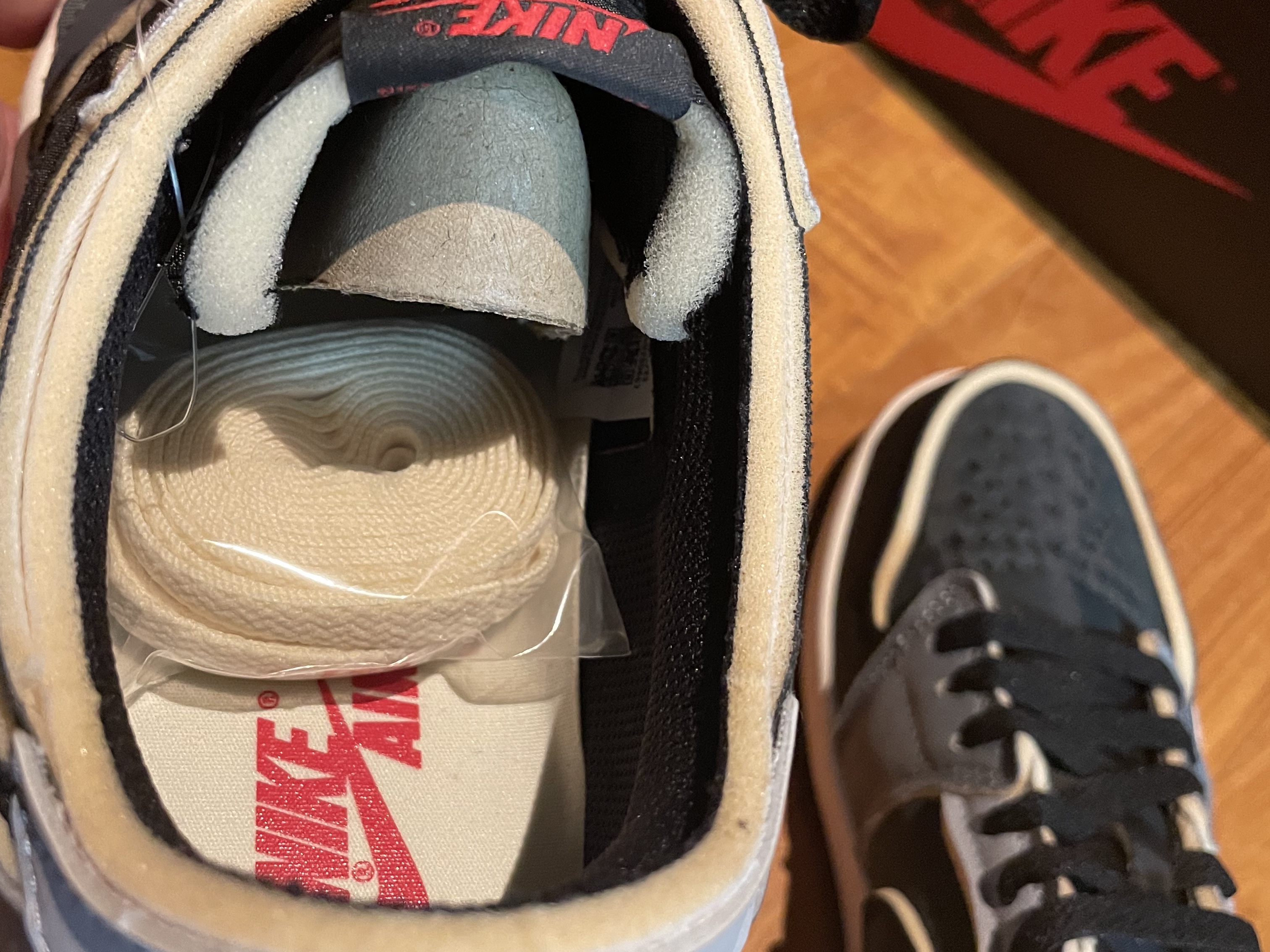 Jordan 1 Retro Low OG EX Black and Smoke Grey 착용 스타일 - 5