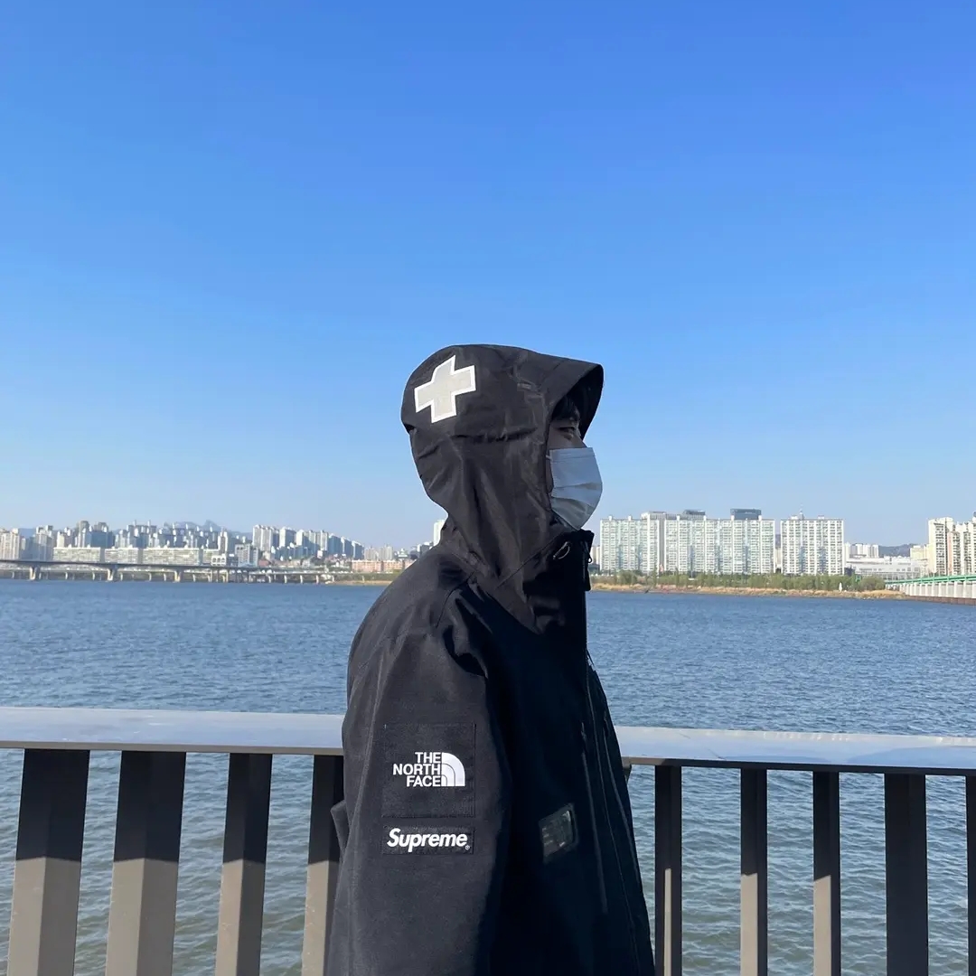 Supreme x The North Face Summit Series Rescue Mountain Pro Jacket Black - 22SS 착용 스타일