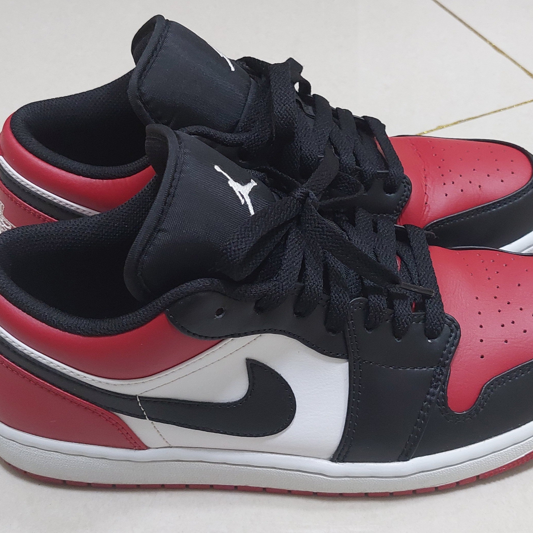 Jordan 1 Low Bred Toe 착용 스타일 - 3