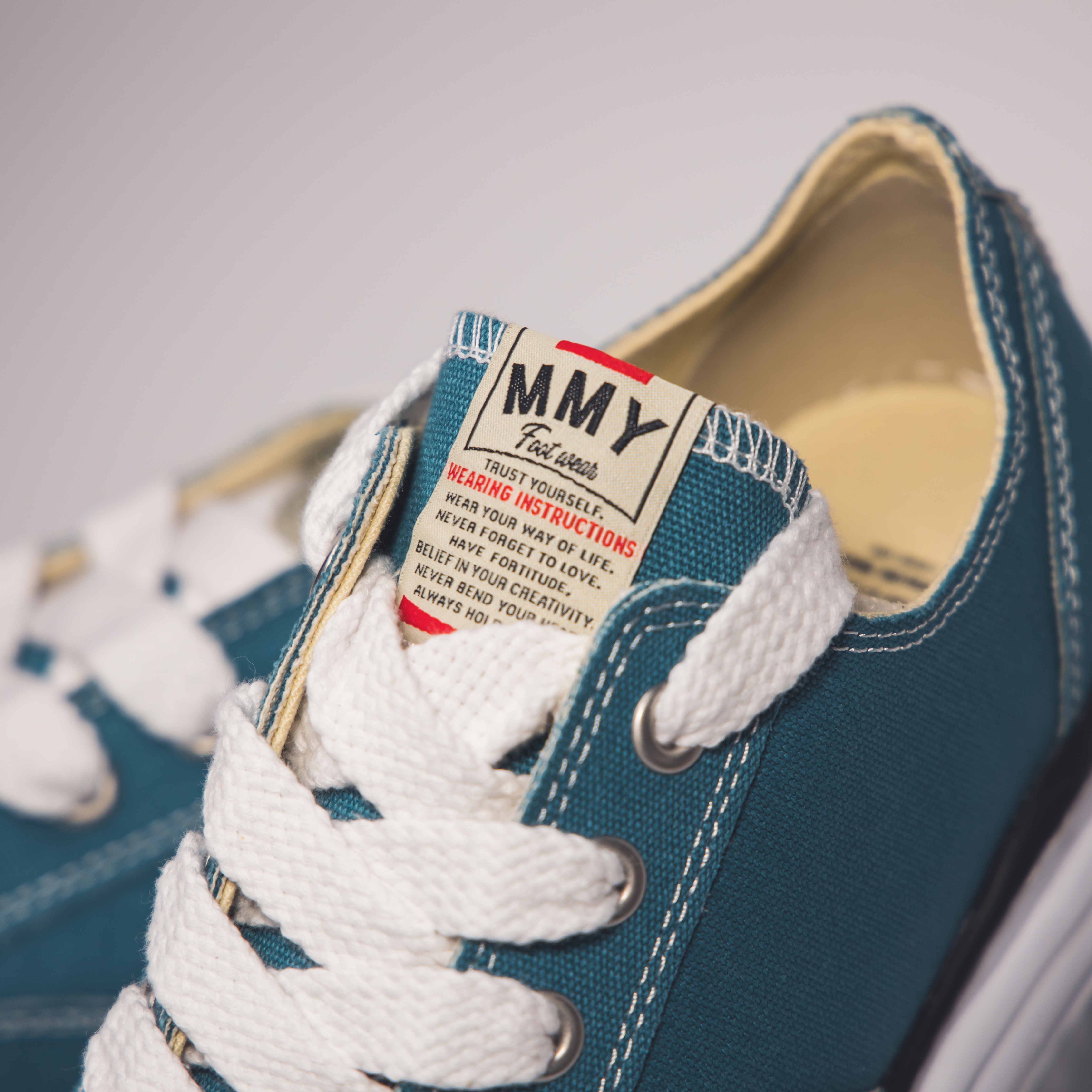 Maison Mihara Yasuhiro Peterson OG Sole Canvas Low Sneakers Blue 착용 스타일 - 3