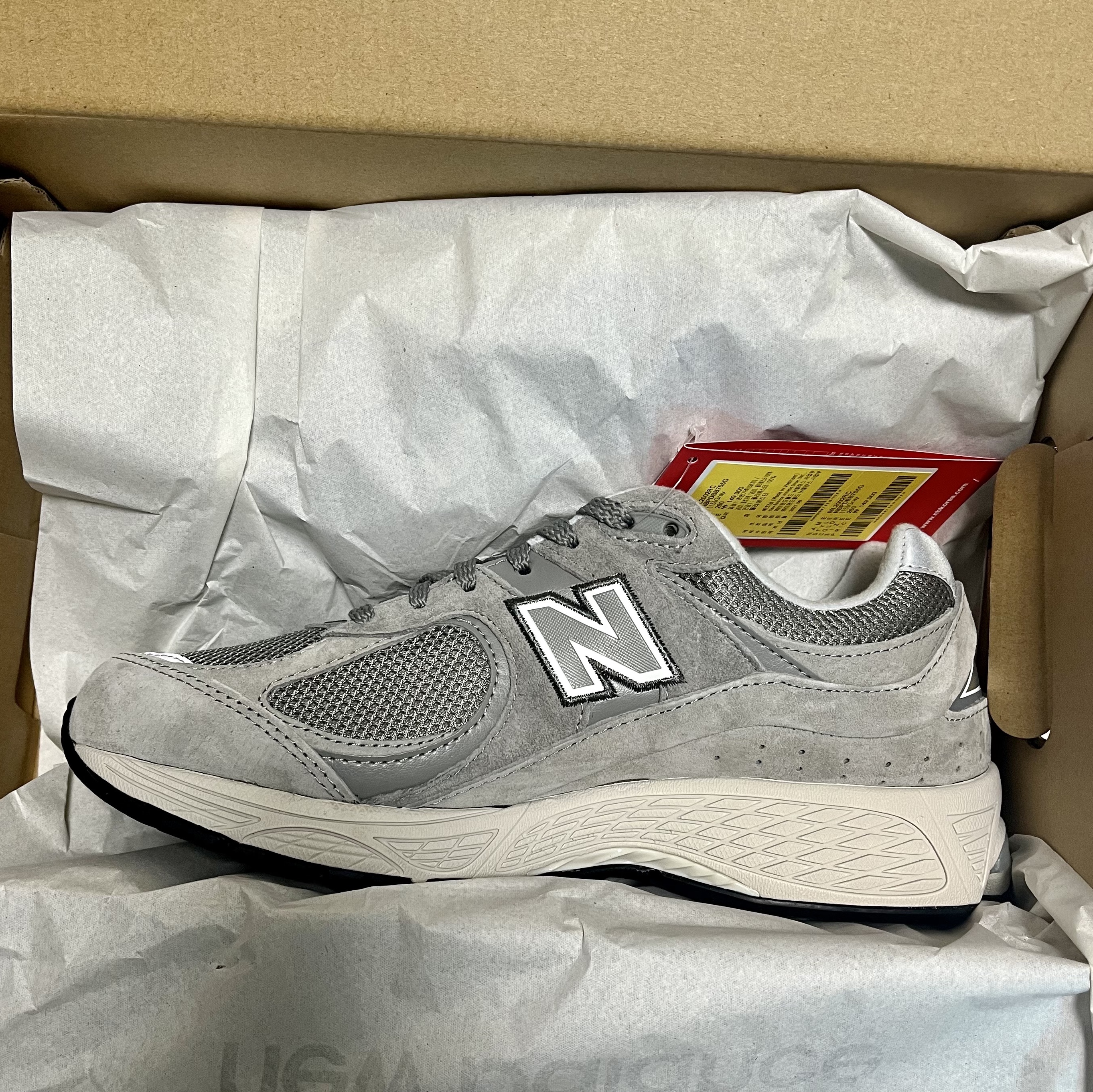 New Balance 2002R Grey 착용 스타일