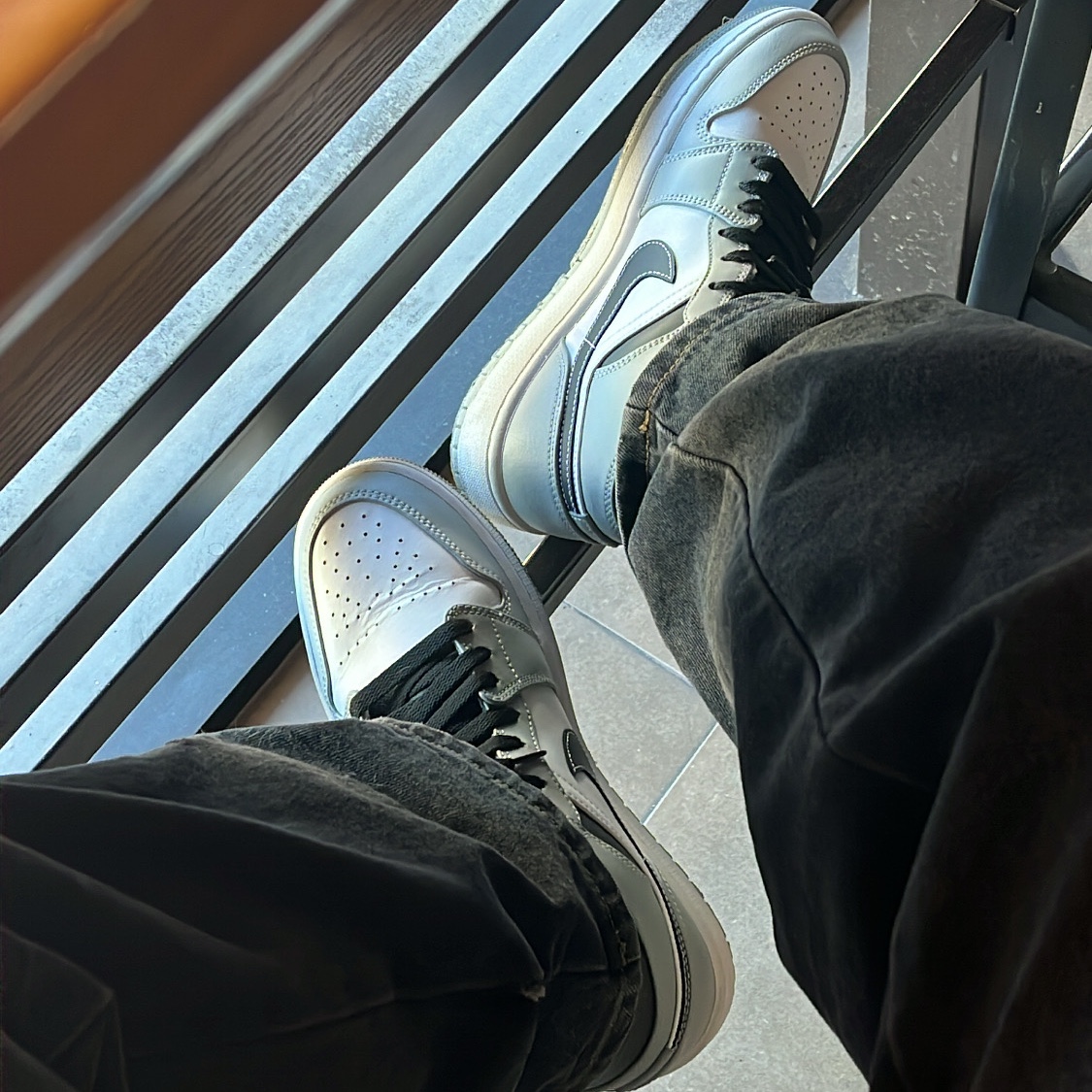 Jordan 1 Mid Light Smoke Grey Anthracite 착용 스타일