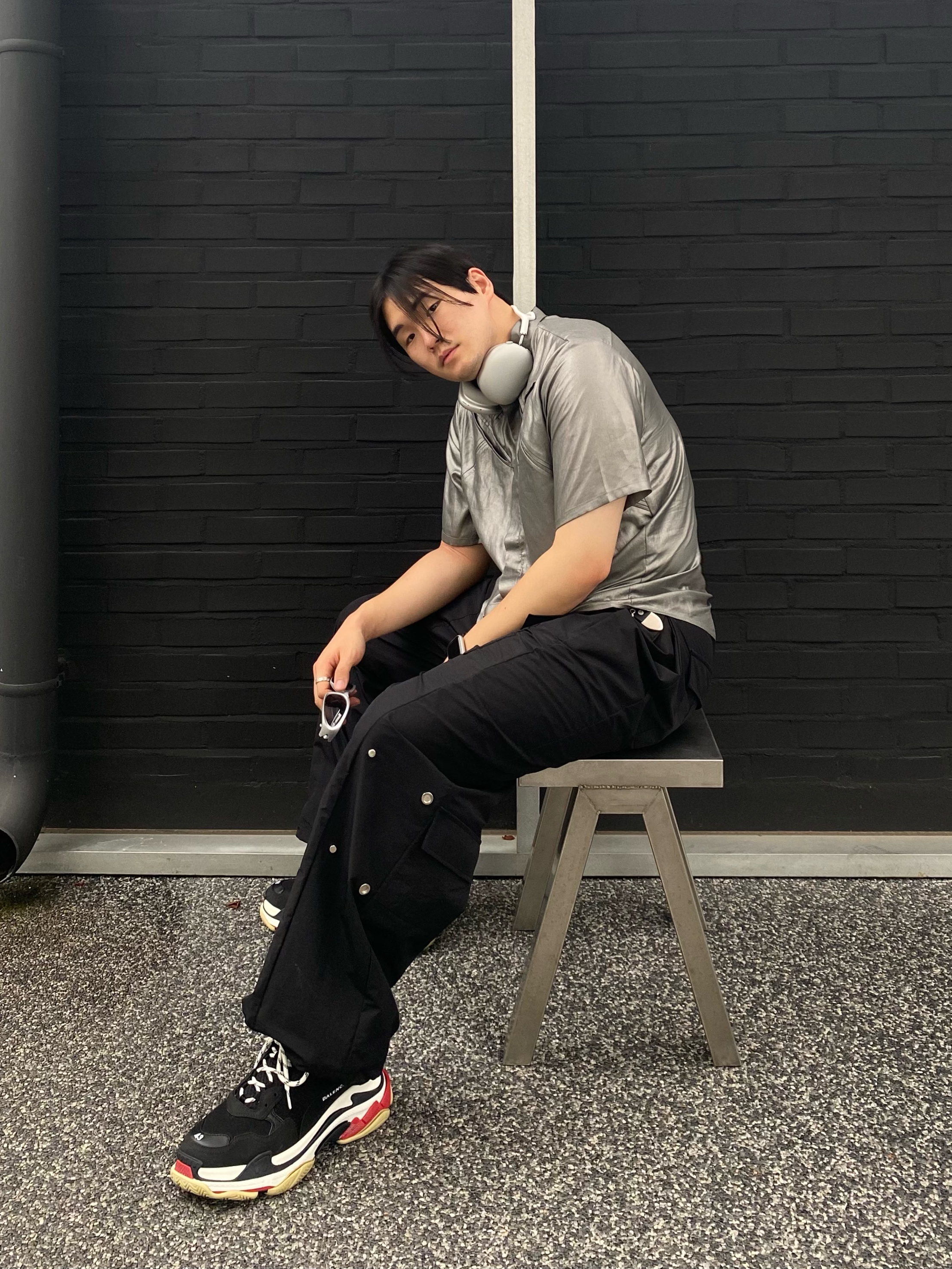 Balenciaga Triple S Sneakers Black Red 2022, Apple AirPods Max Lightning Silver (Korean Ver.) 착용 스타일 - 2