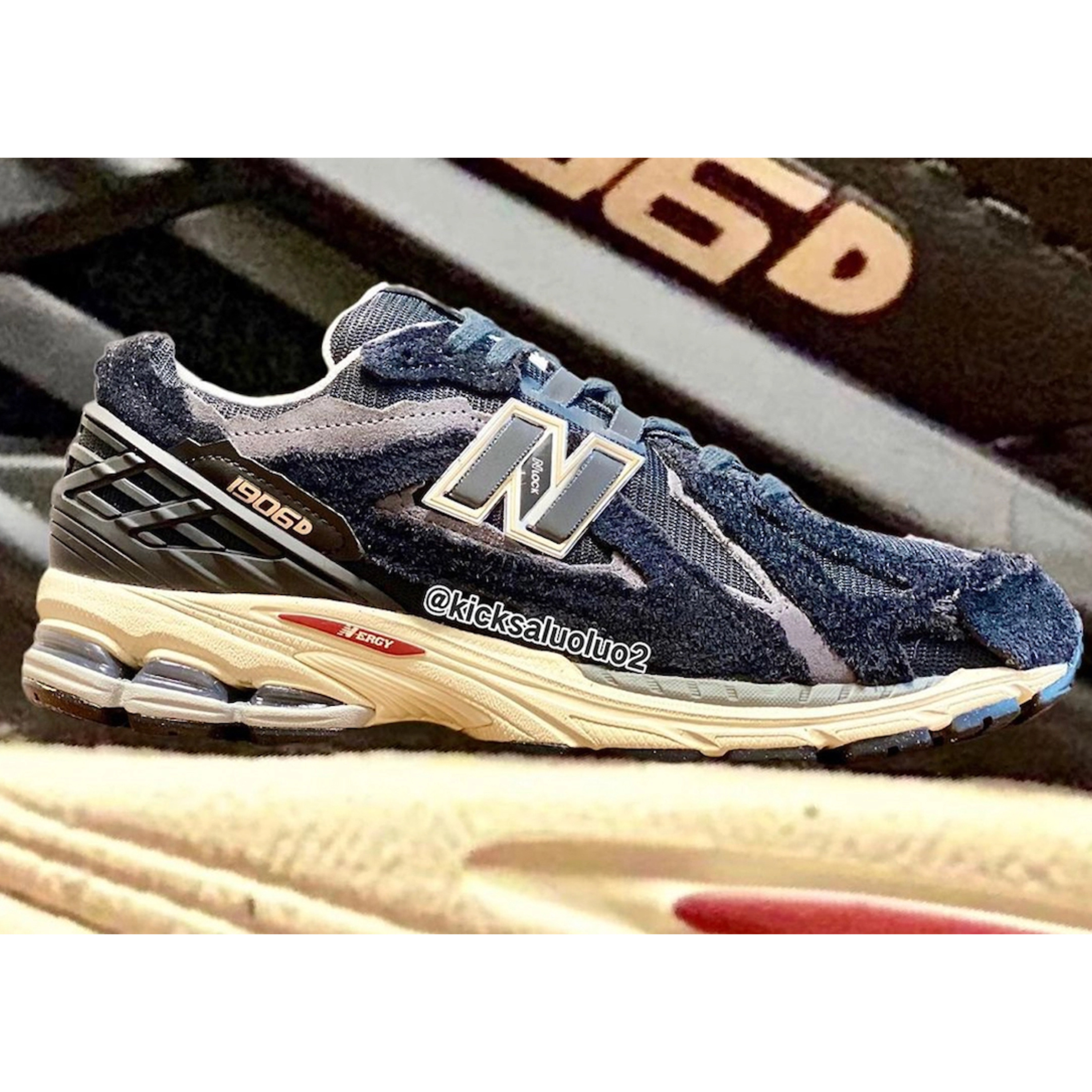 New Balance 2002R Protection Pack Dark Navy, New Balance 2002R Protection Pack Phantom 착용 스타일 - 2