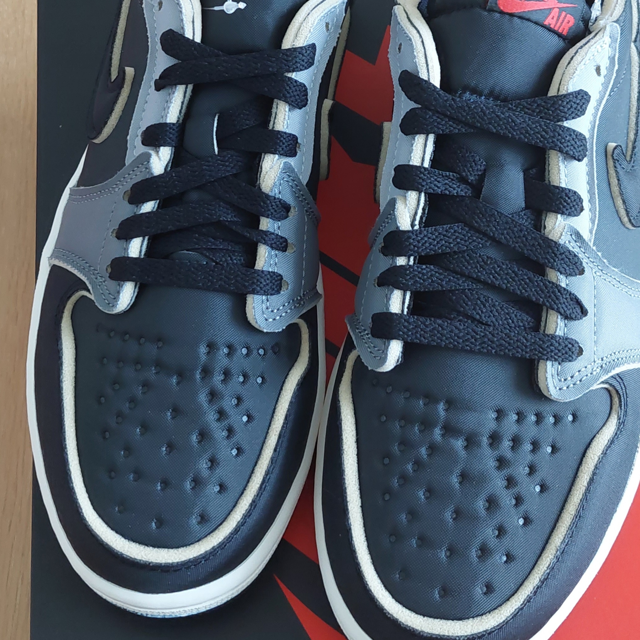 Jordan 1 Retro Low OG EX Black and Smoke Grey 착용 스타일
