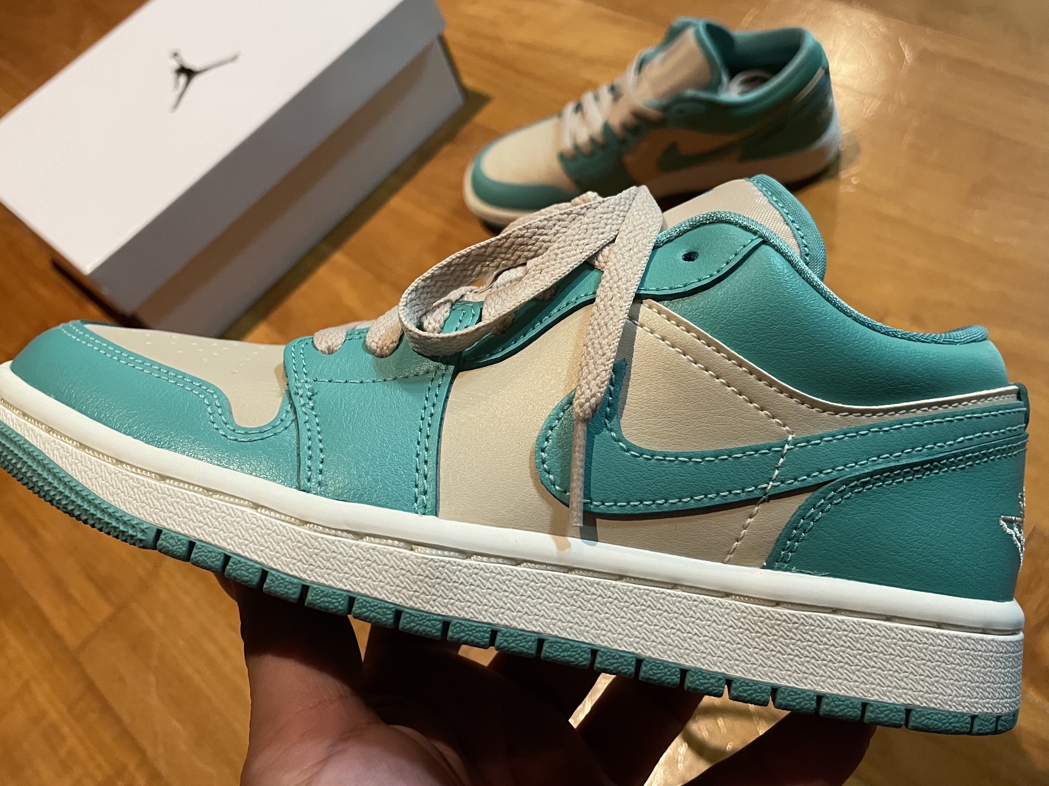 (W) Jordan 1 Low New Emerald 착용 스타일 - 5