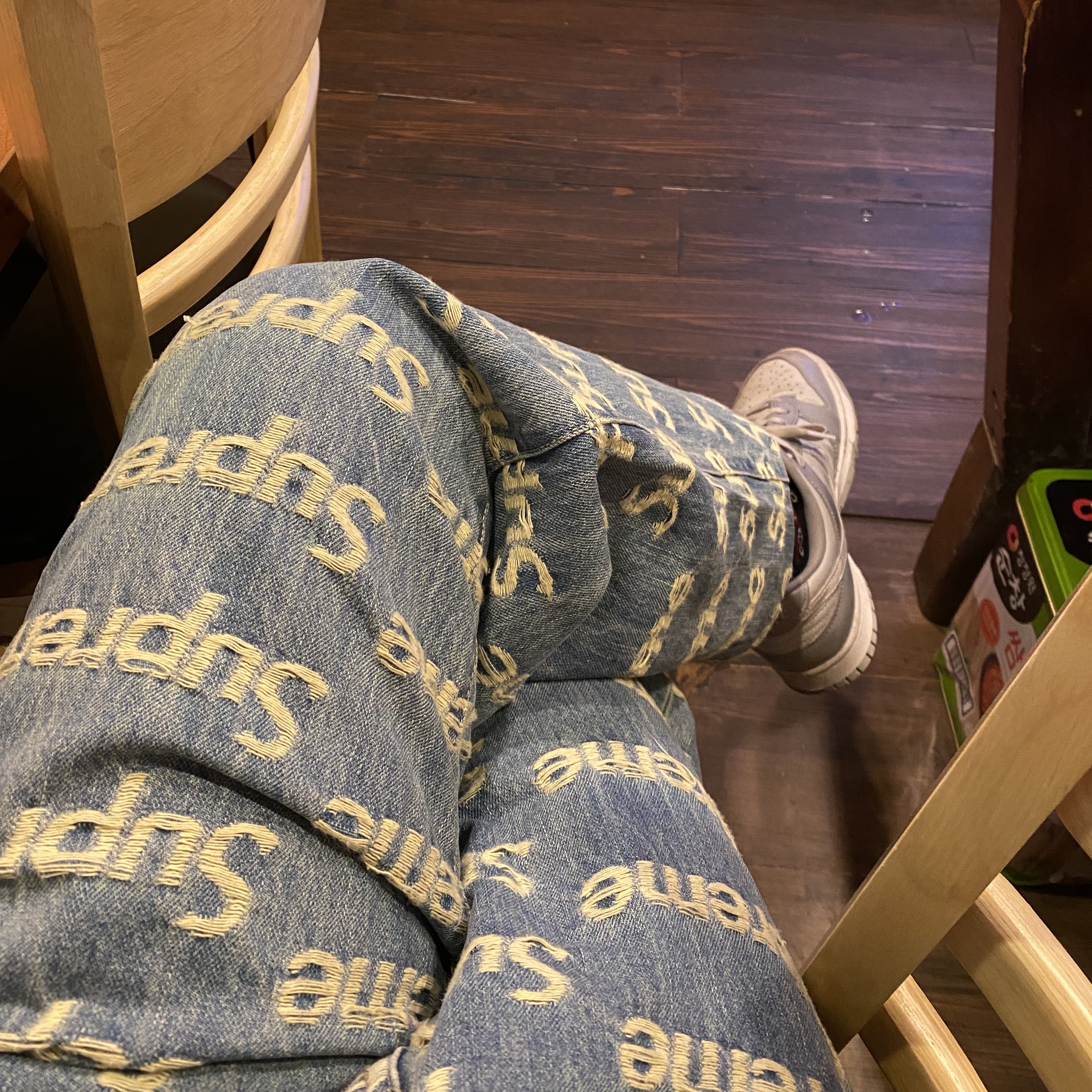 Supreme Frayed Logos Regular Jean Blue - 21SS, Nike Dunk Low Retro Wolf Grey 착용 스타일
