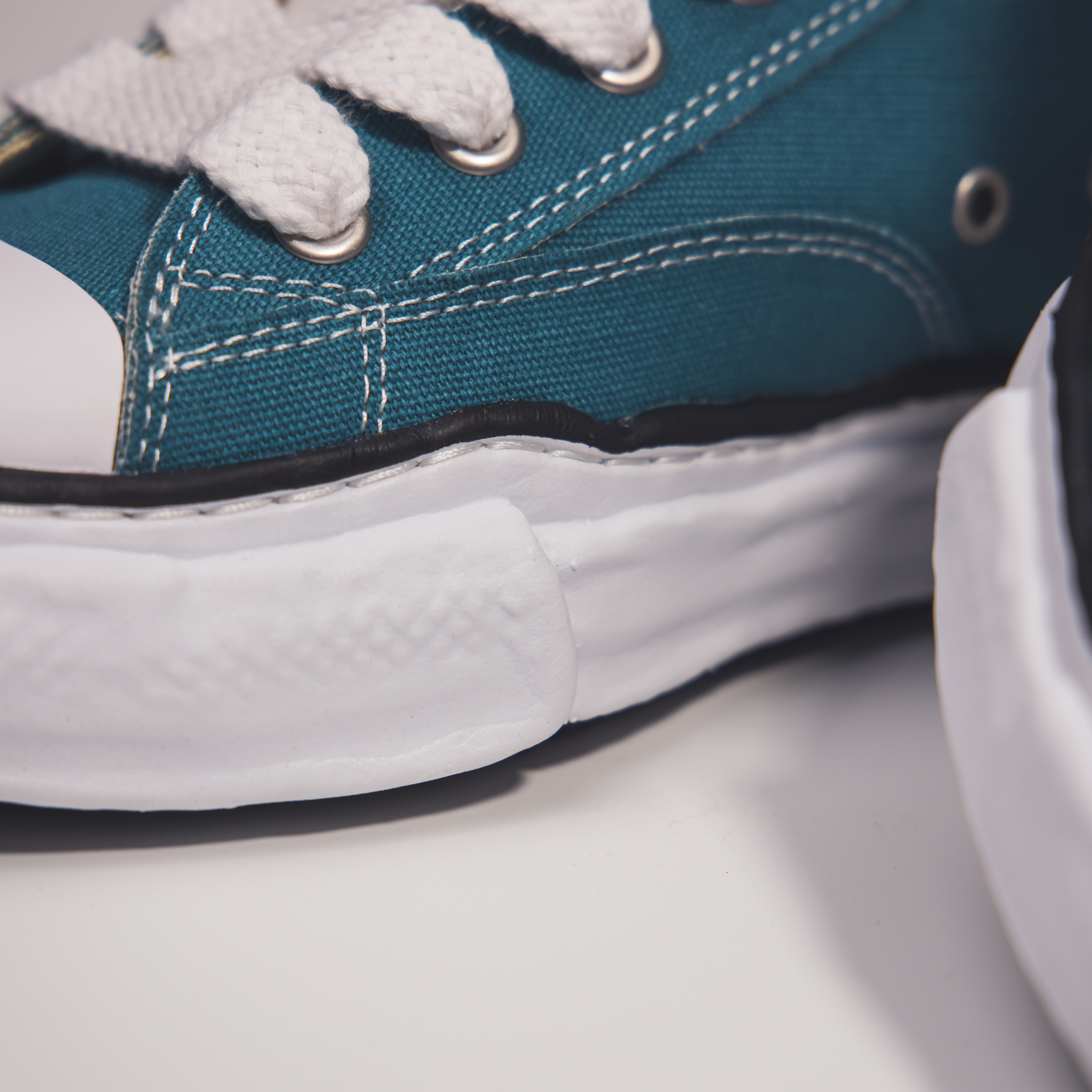Maison Mihara Yasuhiro Peterson OG Sole Canvas Low Sneakers Blue 착용 스타일 - 4