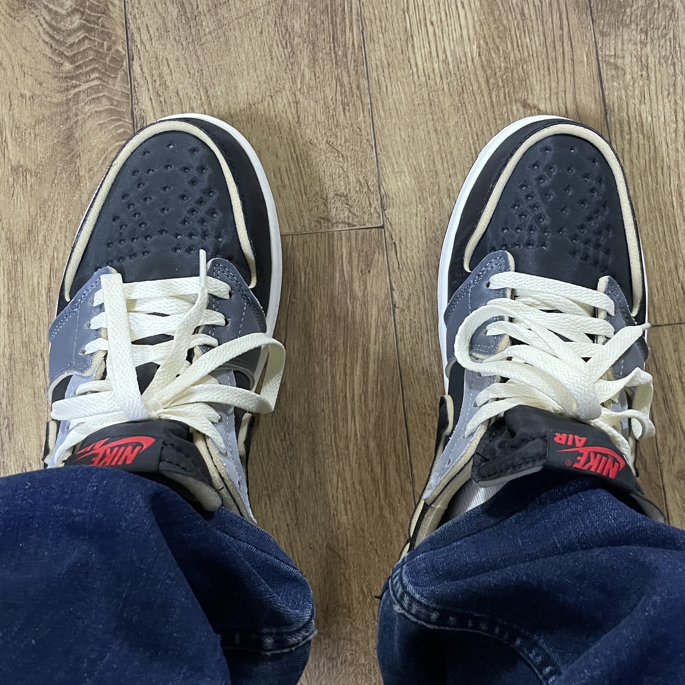 Jordan 1 Retro Low OG EX Black and Smoke Grey 착용 스타일 - 2