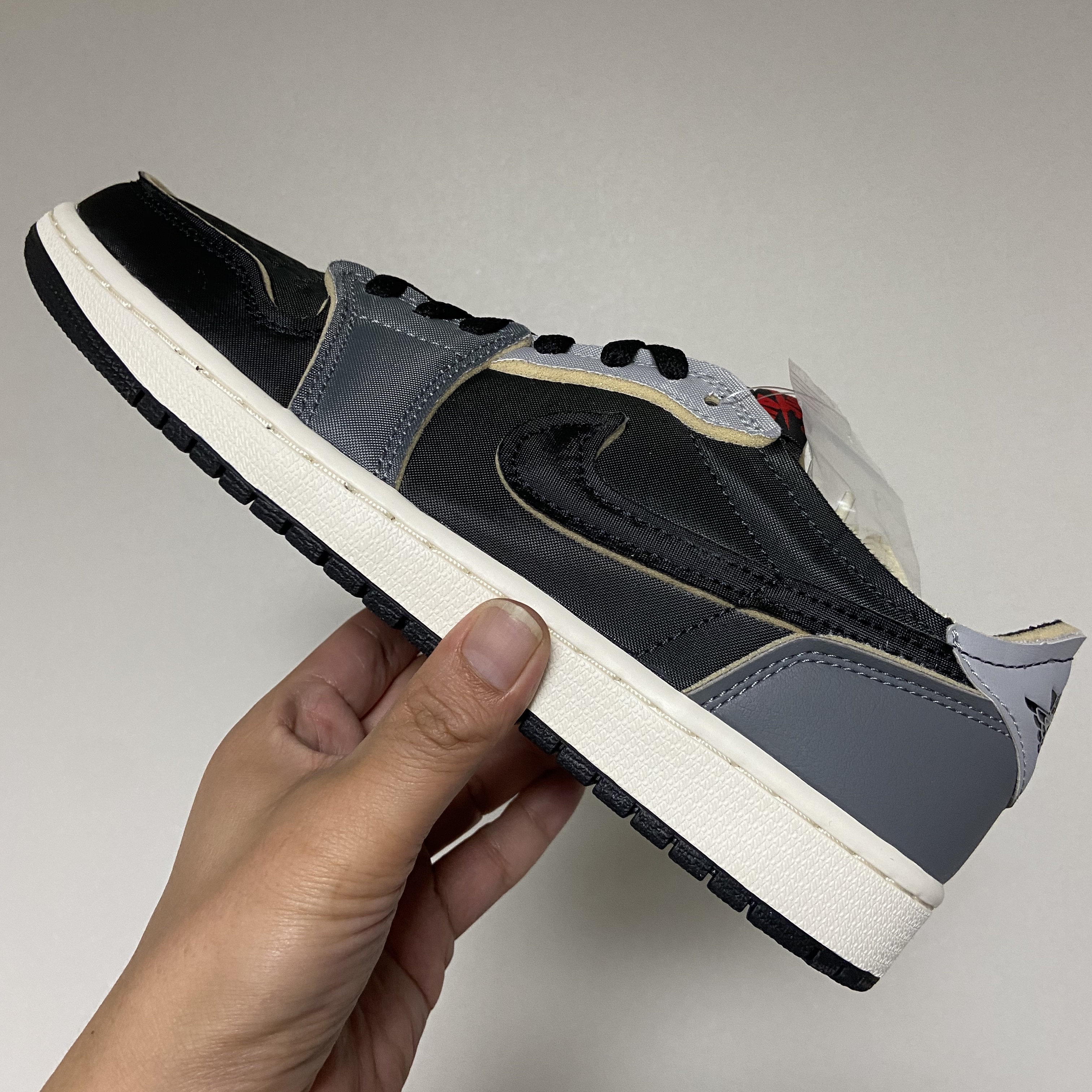 Jordan 1 Retro Low OG EX Black and Smoke Grey 착용 스타일