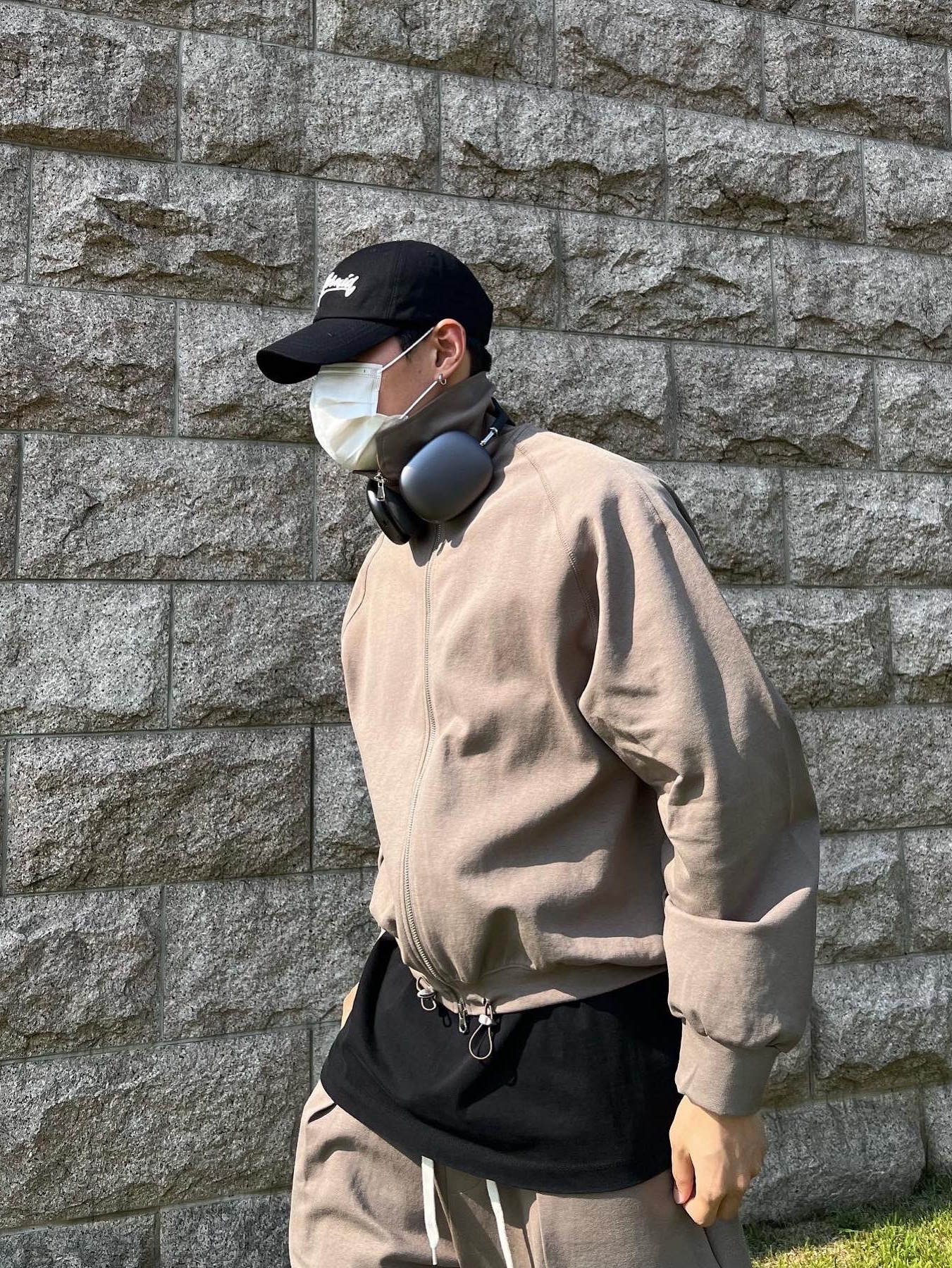 Apple AirPods Max Lightning Space Gray (Korean Ver.), Nike x Supreme Air Force 1 Low White 착용 스타일 - 3
