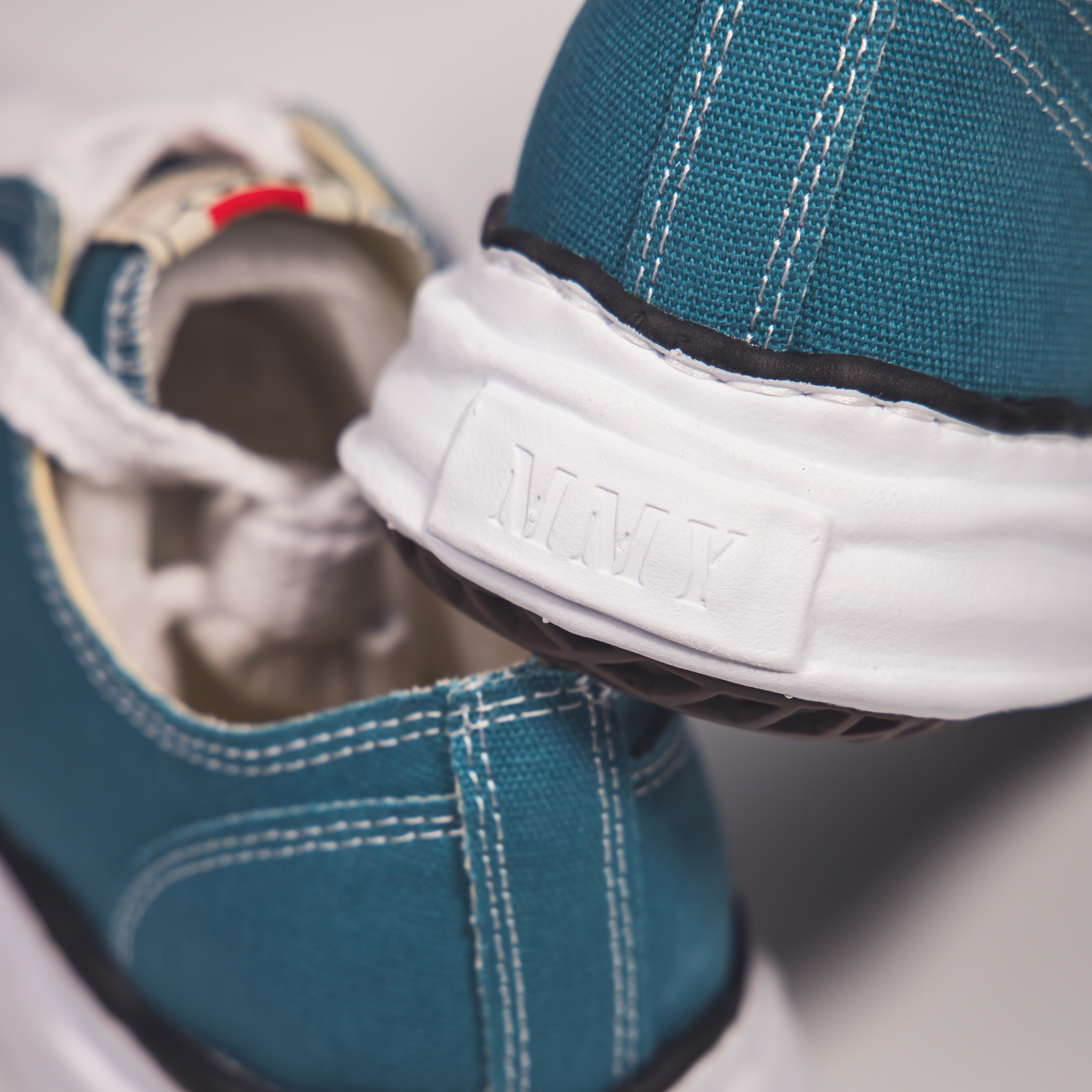 Maison Mihara Yasuhiro Peterson OG Sole Canvas Low Sneakers Blue 착용 스타일 - 5