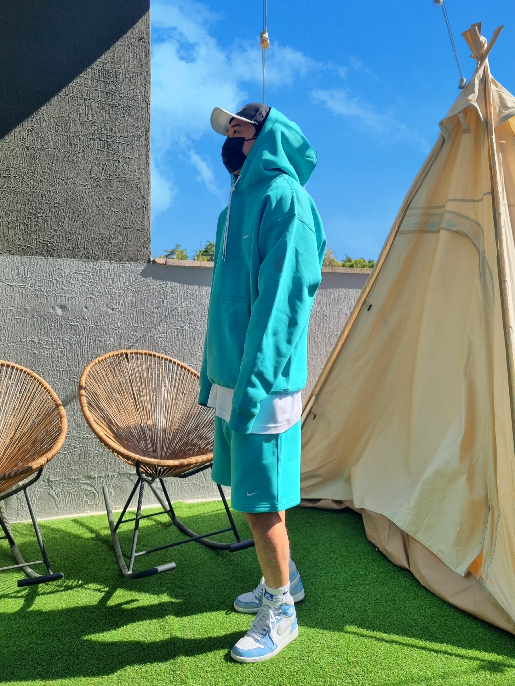 Nike NRG Solo Swoosh Fleece Shorts Washed Teal - US/EU, Jordan 1 Retro High OG Hyper Royal 착용 스타일