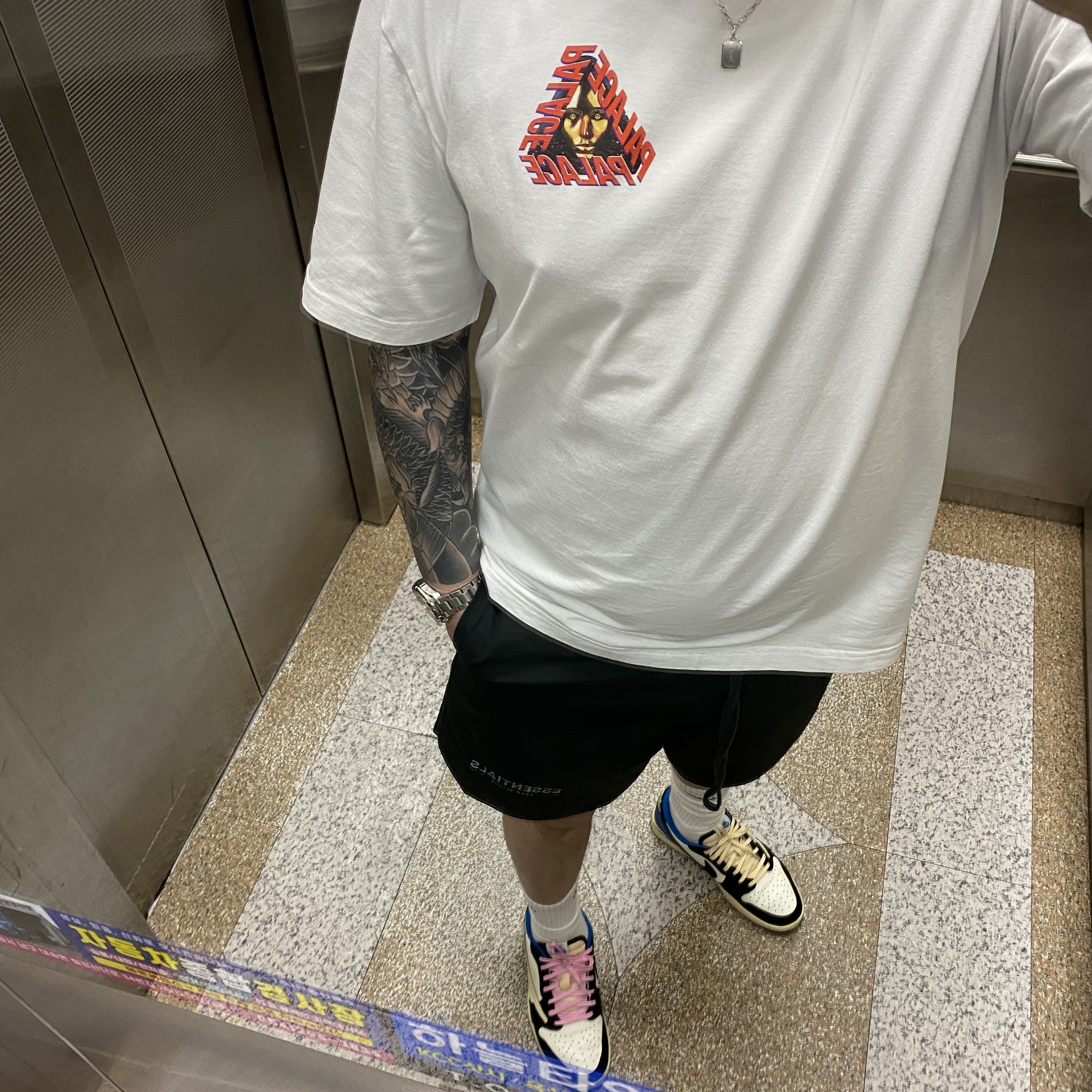 Jordan 1 x Travis Scott x Fragment Retro Low OG SP Military Blue, Essentials Volley Shorts Black - 21SS 착용 스타일