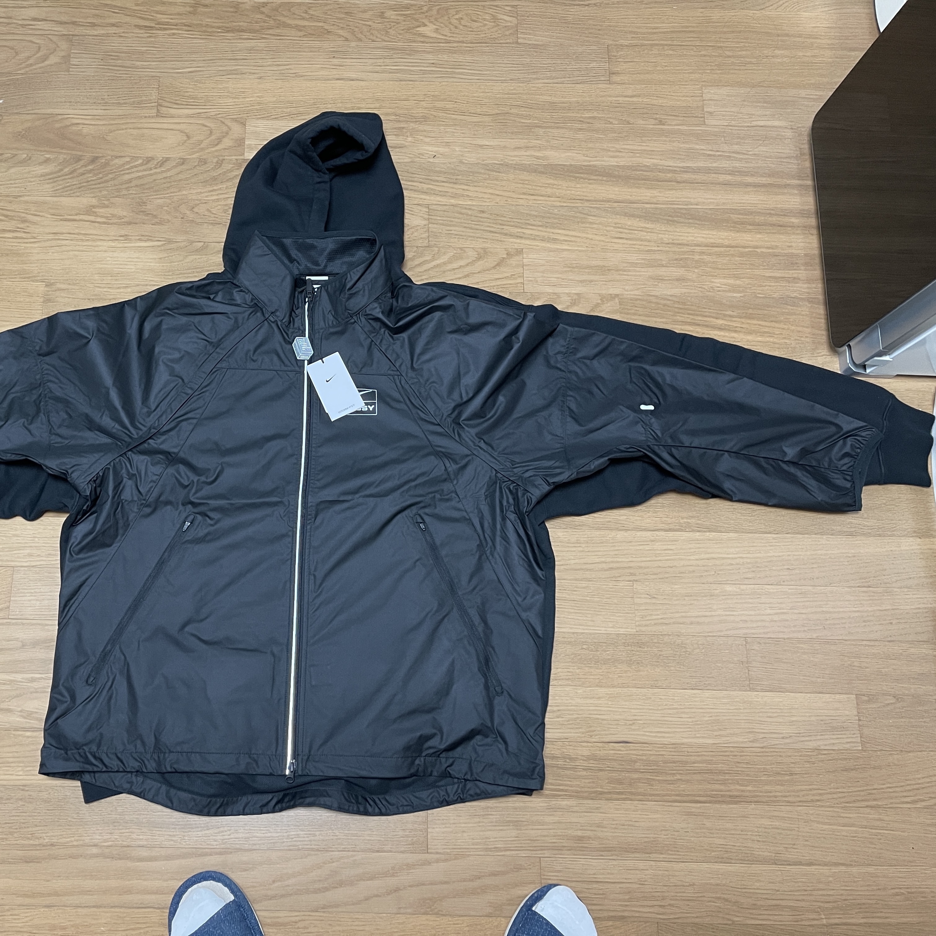 Nike x Stussy NRG FL Storm-Fit Jacket Black (DO5304-010), Nike x Stussy NRG RA Washed Pullover Hoodie Black (DN4028-010) 착용 스타일 - 1