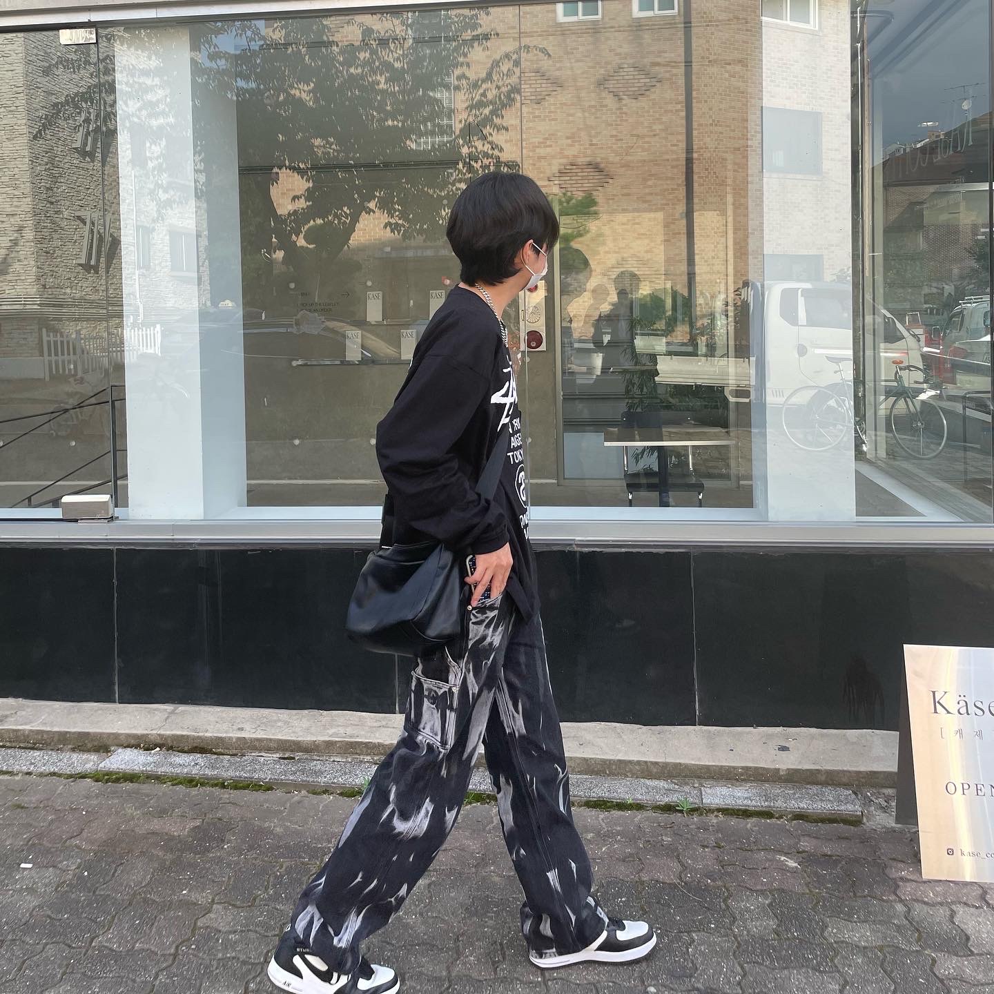Stussy World Tour LS T-Shirt Black, Nike x Stussy Air Force 1 '07 Mid SP Black and Light Bone 착용 스타일 - 2