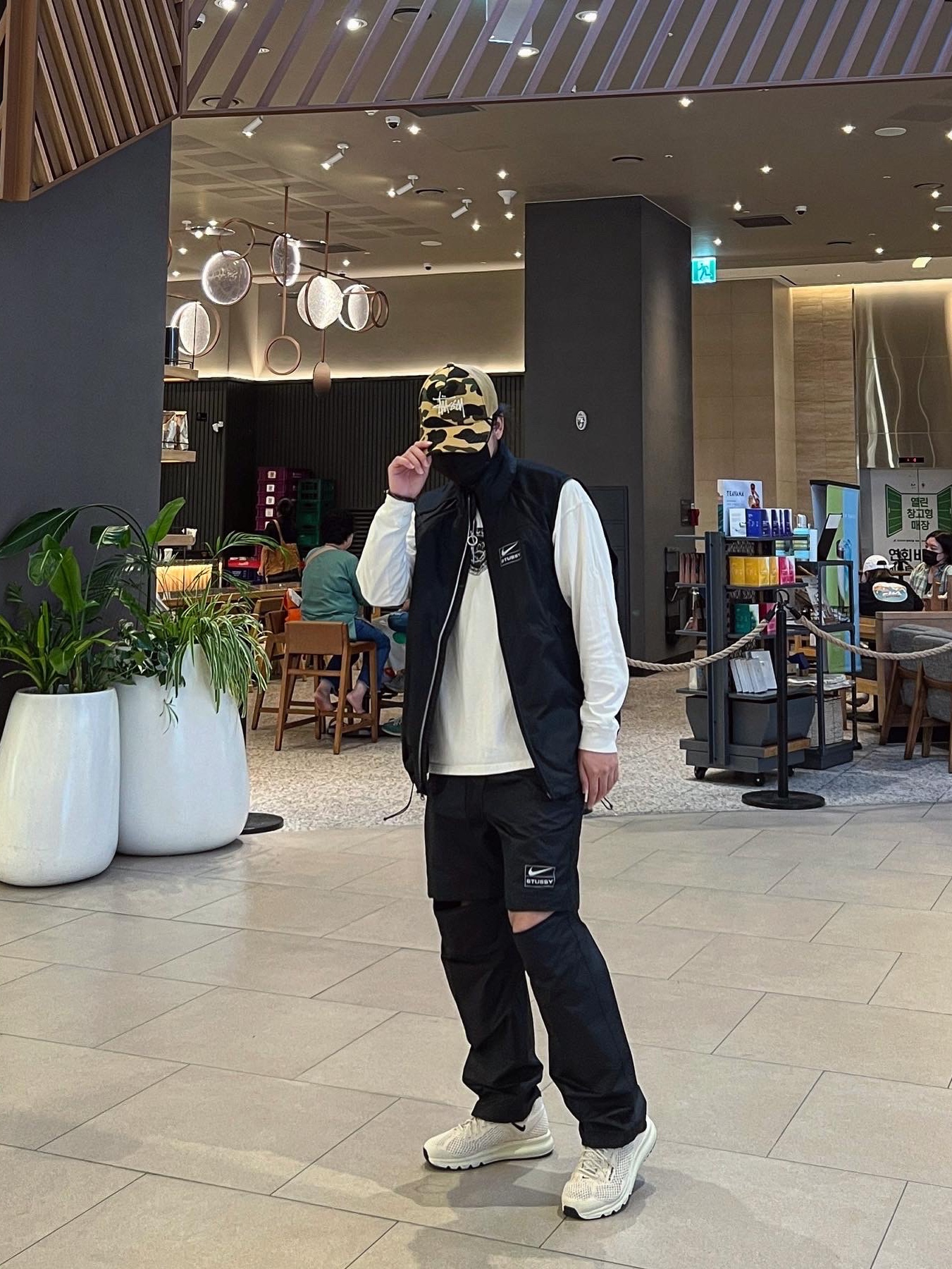 Nike x Stussy NRG FL Storm-Fit Jacket Black (DO5304-010), Nike x Stussy NRG FL Storm-Fit Pants Black (DO7170-010) 착용 스타일 - 1