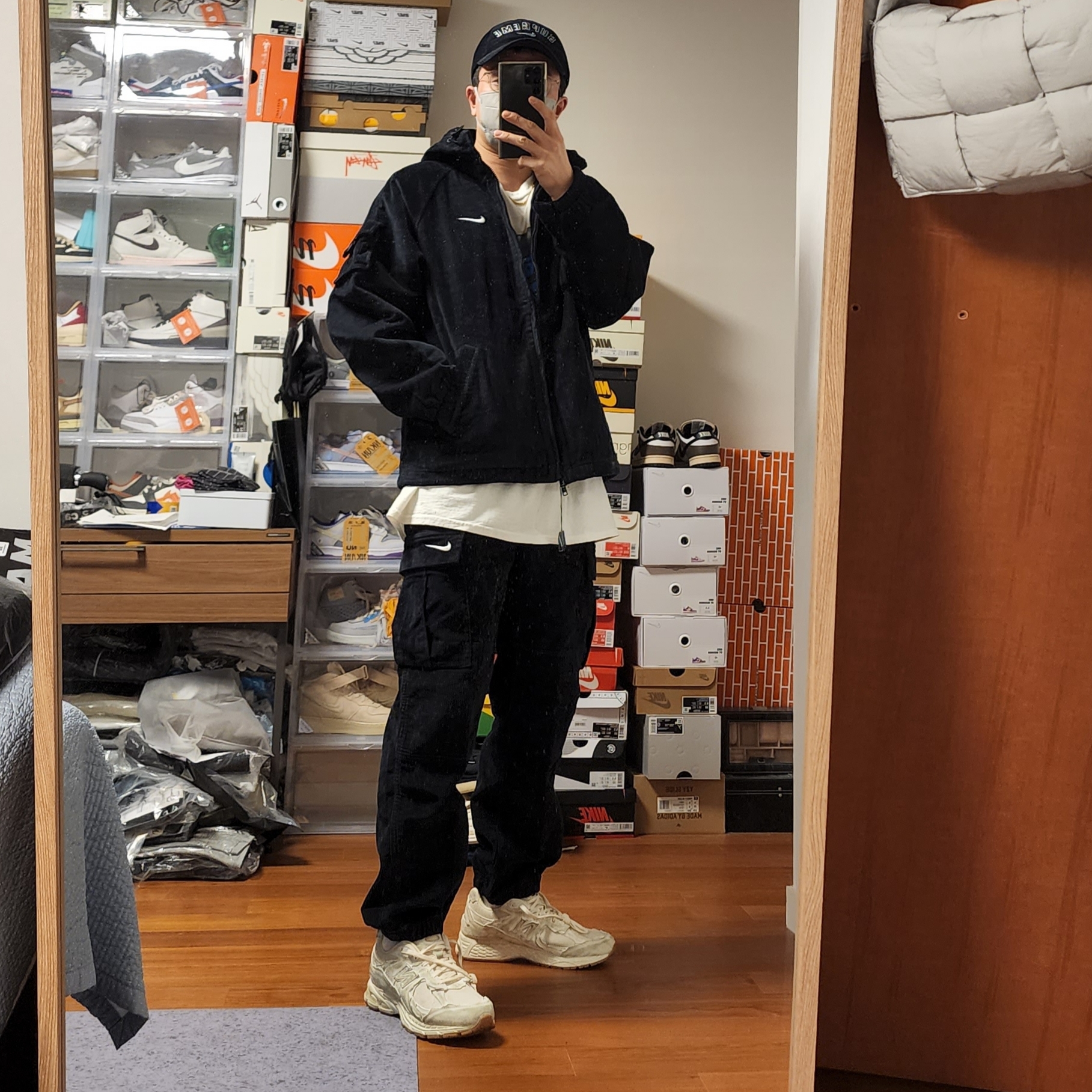 Supreme x Nike Arc Corduroy Hooded Jacket Black - 22SS, Supreme x Nike Arc Corduroy Cargo Pants Black - 22SS 착용 스타일 - 1