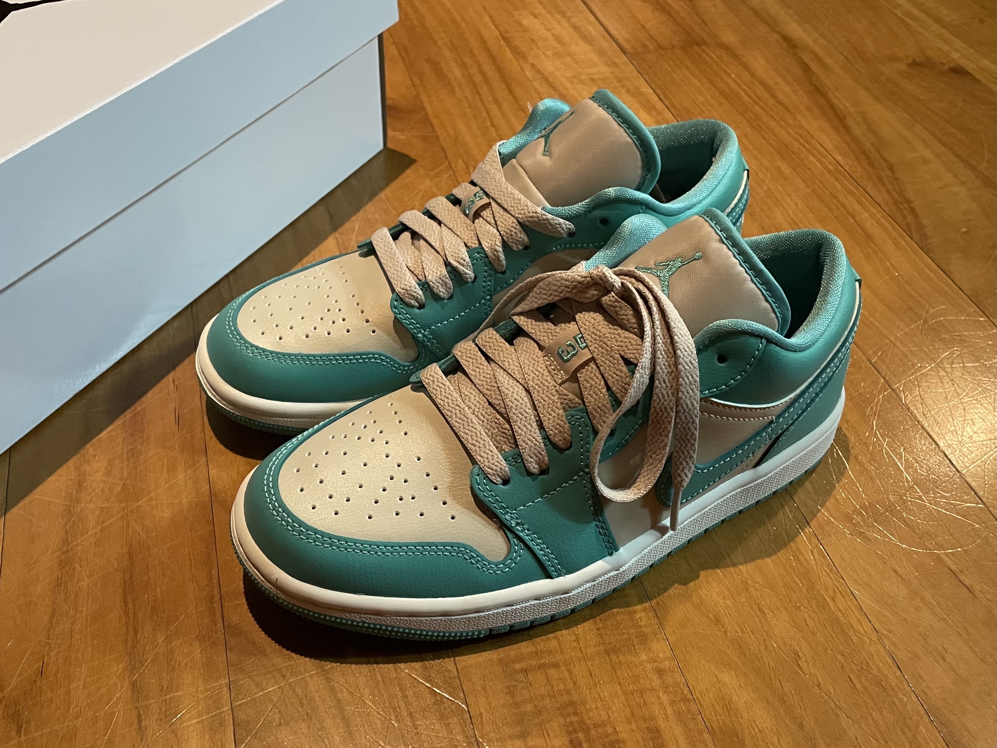 (W) Jordan 1 Low New Emerald 착용 스타일 - 1