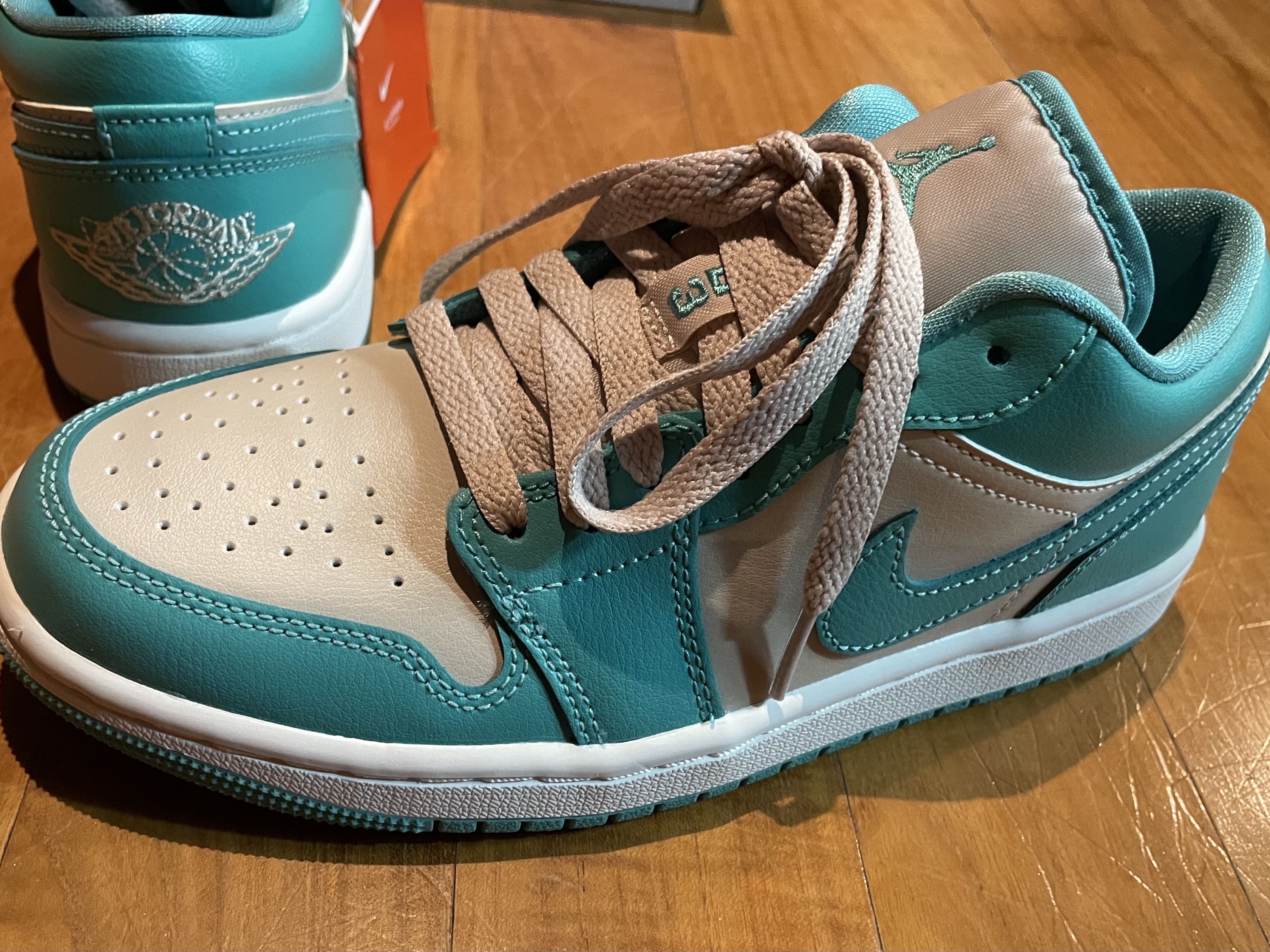 (W) Jordan 1 Low New Emerald 착용 스타일 - 4