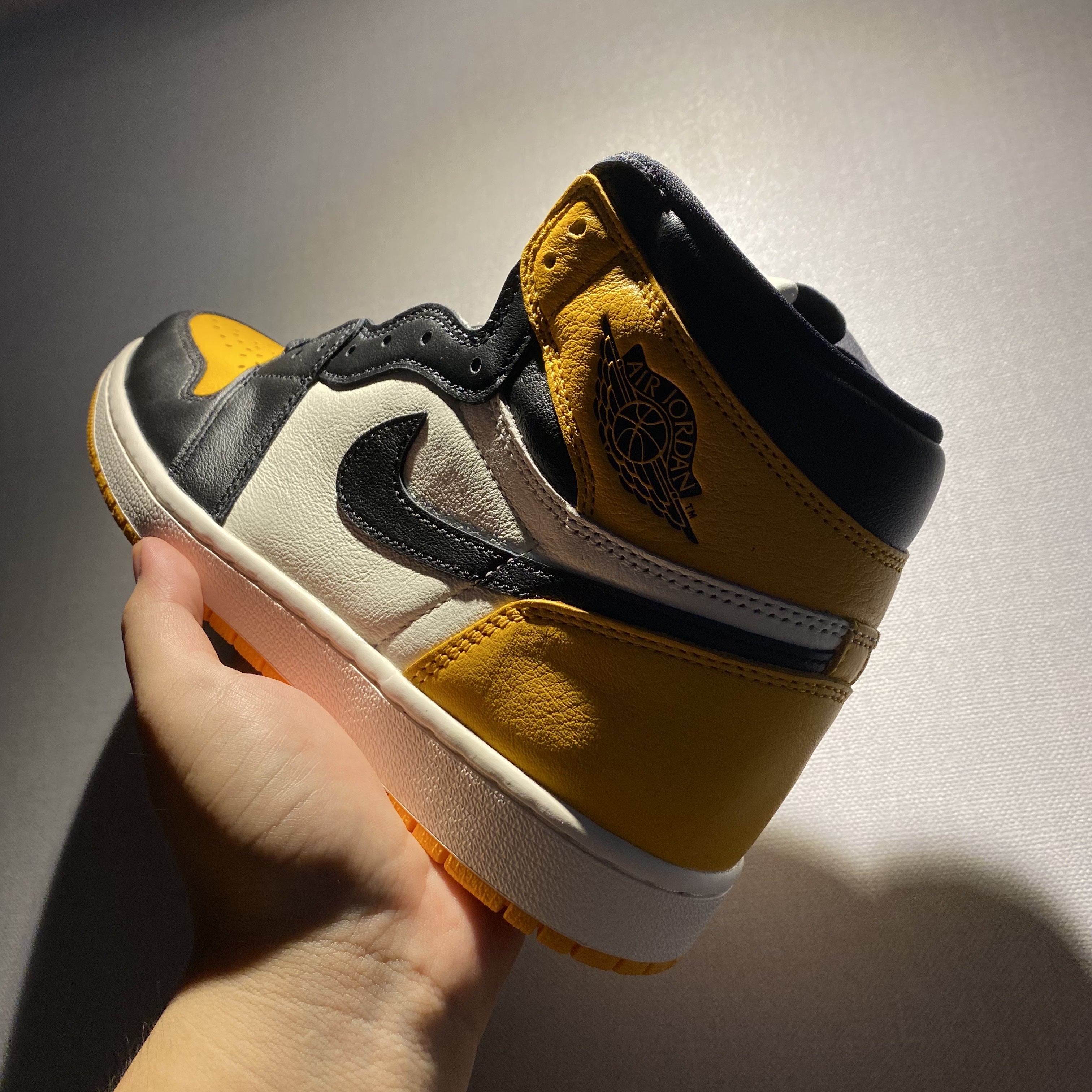 Jordan 1 Retro High OG Taxi 착용 스타일 - 1