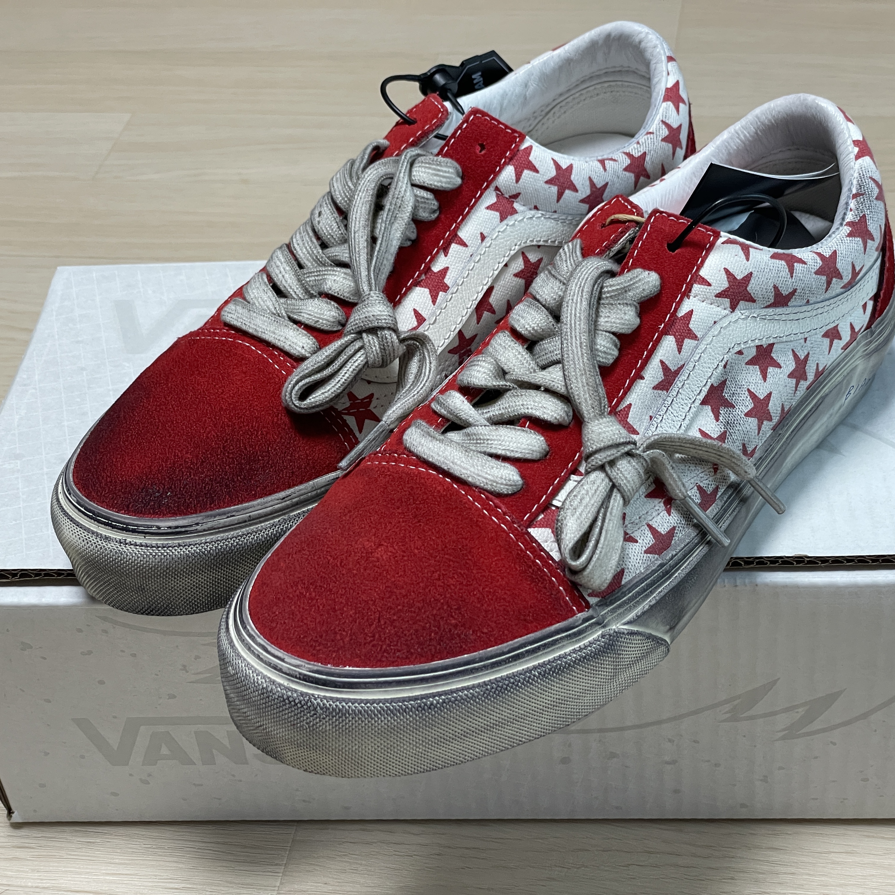 Vans Vault x Bianca Chandon Old Skool LX Stressed Red White 착용 스타일 - 1